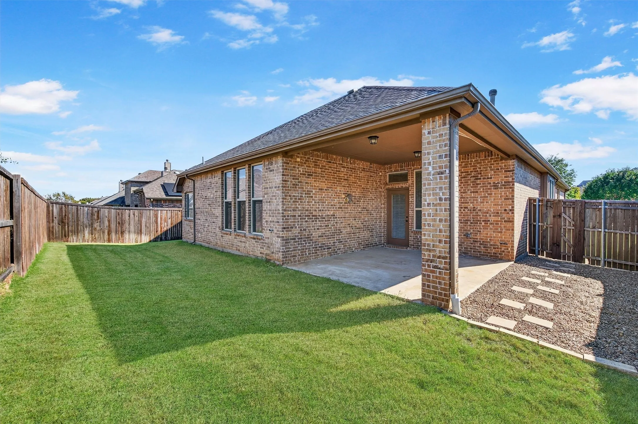Single Family Residence For Sale in Collin County , 2303 Knox Way, Melissa, Texas 75454, 5 Bedroom, 3 Bathroom, 2 Garage spaces, 2,915 Sqft, built in 2016, Preowned, mls#21232788, Real Estate Agent in Melissa, Homes For Sale in Collin county, Homes For Sale in Melissa, Realtor in Melissa Texas, Real Estate Brokerage Independent Realty Texas, Luminita Cordes Realtor