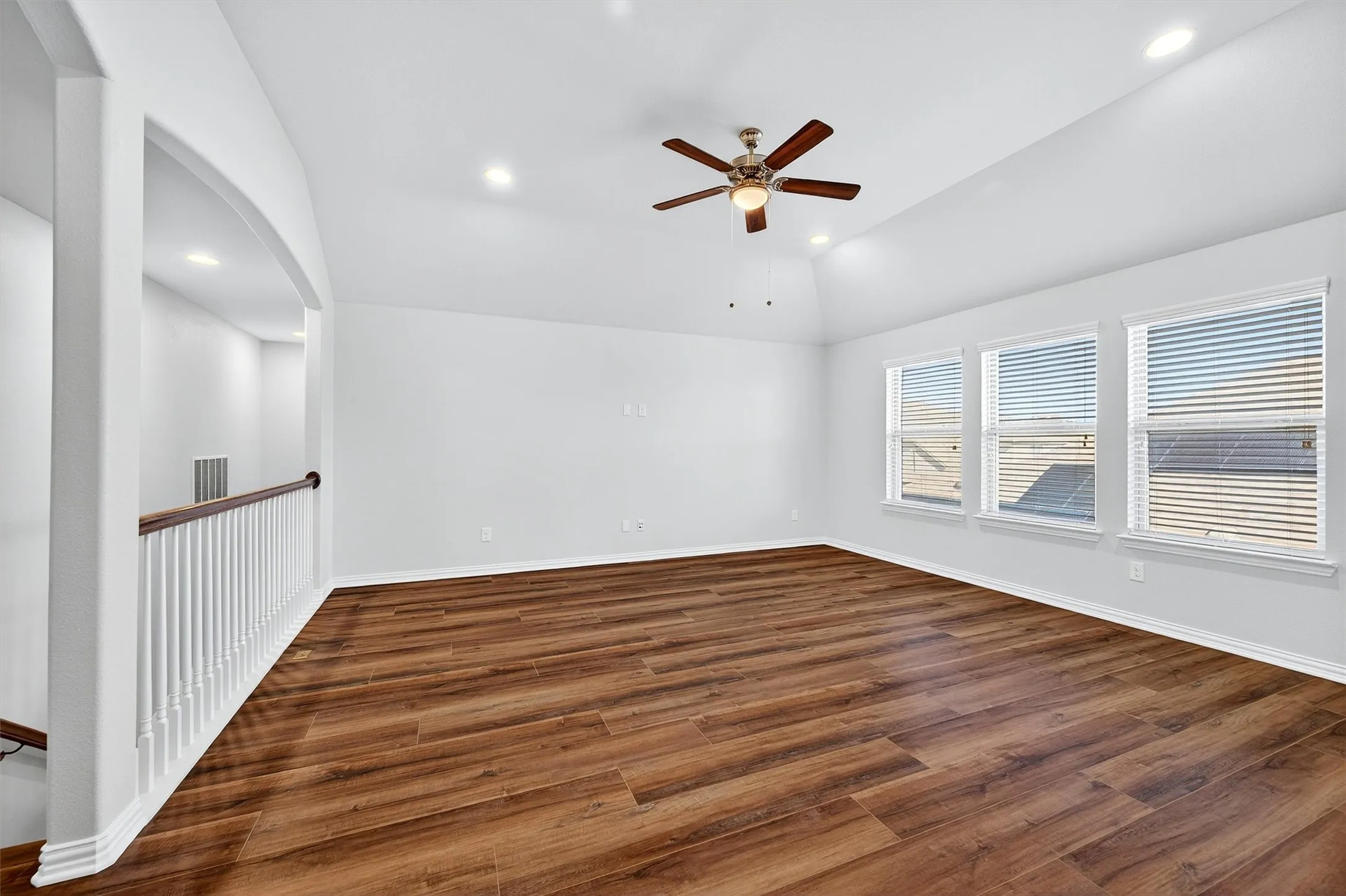 Single Family Residence For Sale in Collin County , 2303 Knox Way, Melissa, Texas 75454, 5 Bedroom, 3 Bathroom, 2 Garage spaces, 2,915 Sqft, built in 2016, Preowned, mls#21232788, Real Estate Agent in Melissa, Homes For Sale in Collin county, Homes For Sale in Melissa, Realtor in Melissa Texas, Real Estate Brokerage Independent Realty Texas, Luminita Cordes Realtor