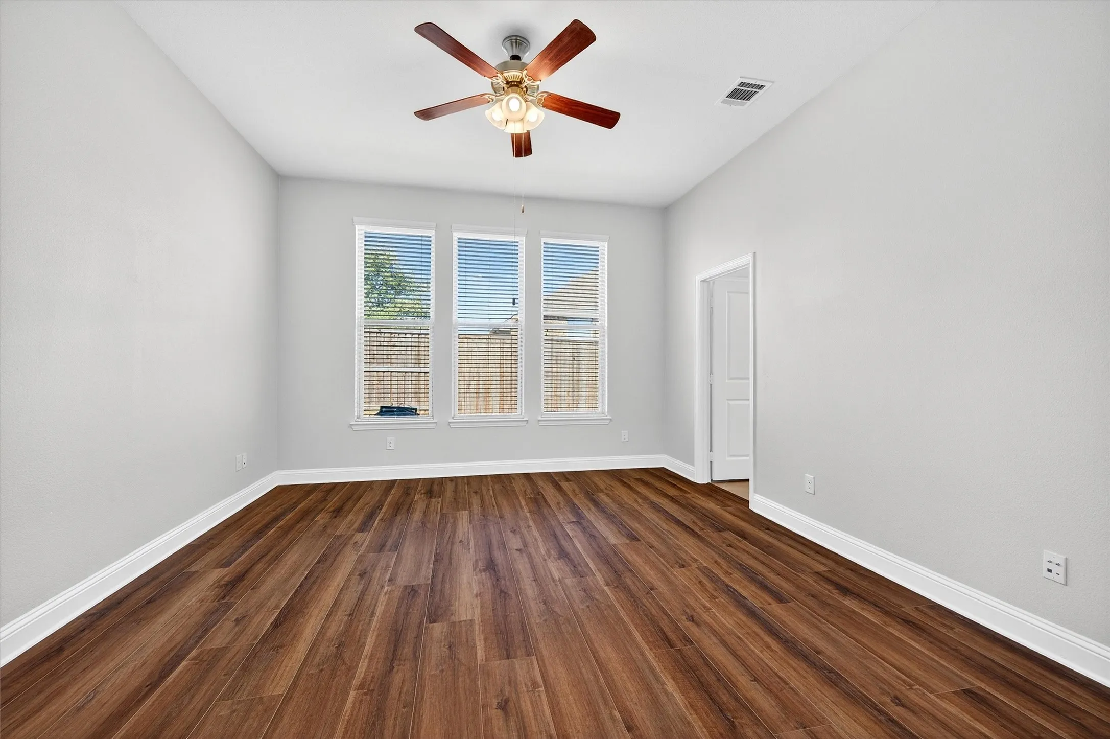 Single Family Residence For Sale in Collin County , 2303 Knox Way, Melissa, Texas 75454, 5 Bedroom, 3 Bathroom, 2 Garage spaces, 2,915 Sqft, built in 2016, Preowned, mls#21232788, Real Estate Agent in Melissa, Homes For Sale in Collin county, Homes For Sale in Melissa, Realtor in Melissa Texas, Real Estate Brokerage Independent Realty Texas, Luminita Cordes Realtor