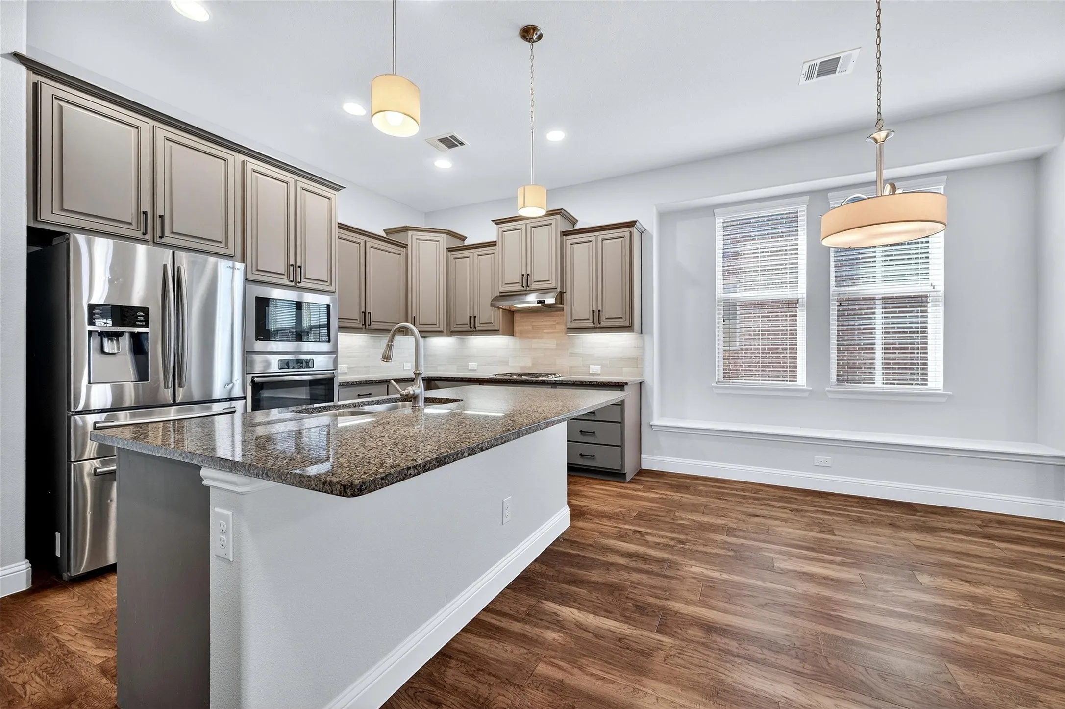 Single Family Residence For Sale in Collin County , 2303 Knox Way, Melissa, Texas 75454, 5 Bedroom, 3 Bathroom, 2 Garage spaces, 2,915 Sqft, built in 2016, Preowned, mls#21232788, Real Estate Agent in Melissa, Homes For Sale in Collin county, Homes For Sale in Melissa, Realtor in Melissa Texas, Real Estate Brokerage Independent Realty Texas, Luminita Cordes Realtor