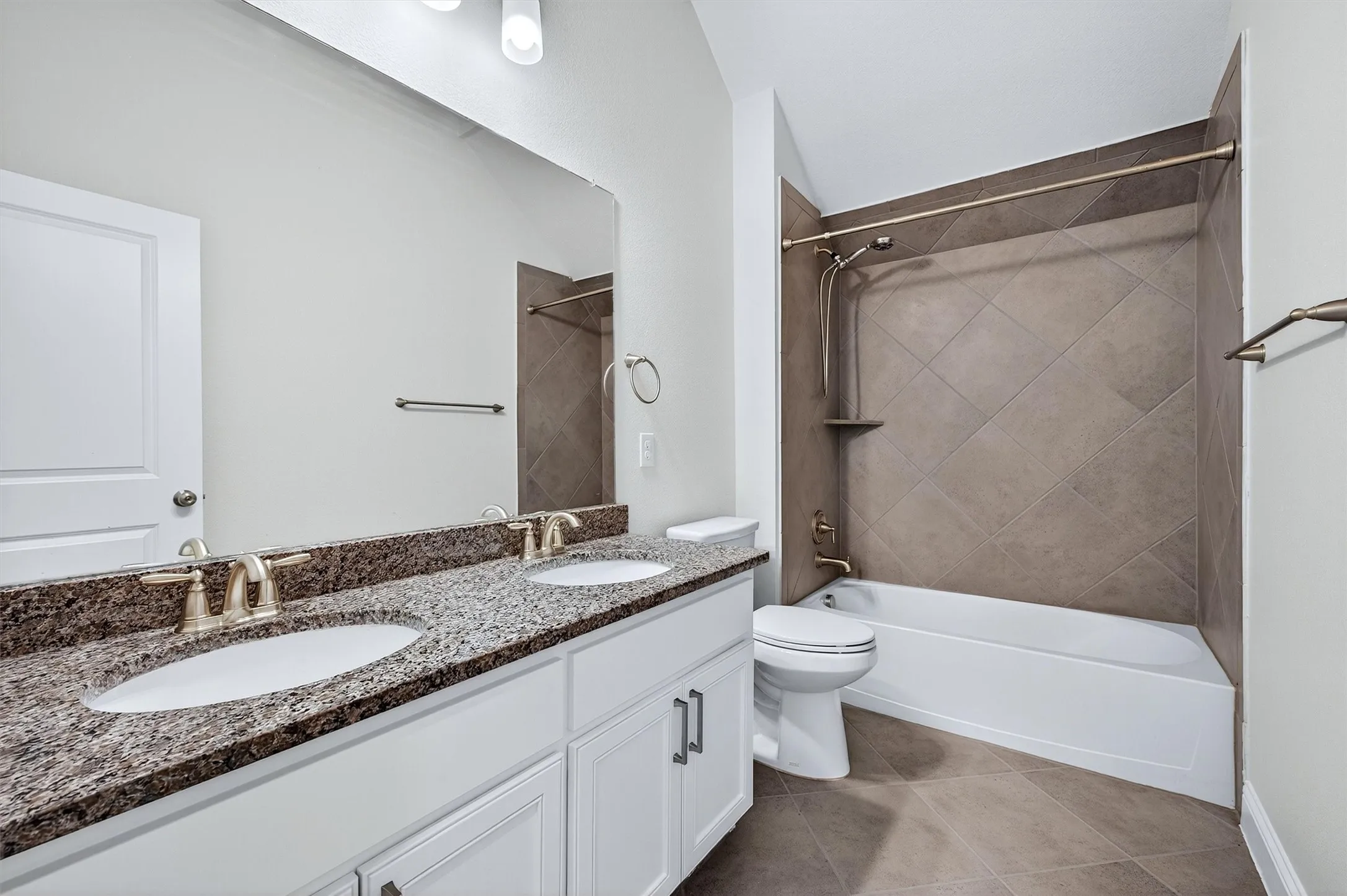 Single Family Residence For Sale in Collin County , 2303 Knox Way, Melissa, Texas 75454, 5 Bedroom, 3 Bathroom, 2 Garage spaces, 2,915 Sqft, built in 2016, Preowned, mls#21232788, Real Estate Agent in Melissa, Homes For Sale in Collin county, Homes For Sale in Melissa, Realtor in Melissa Texas, Real Estate Brokerage Independent Realty Texas, Luminita Cordes Realtor