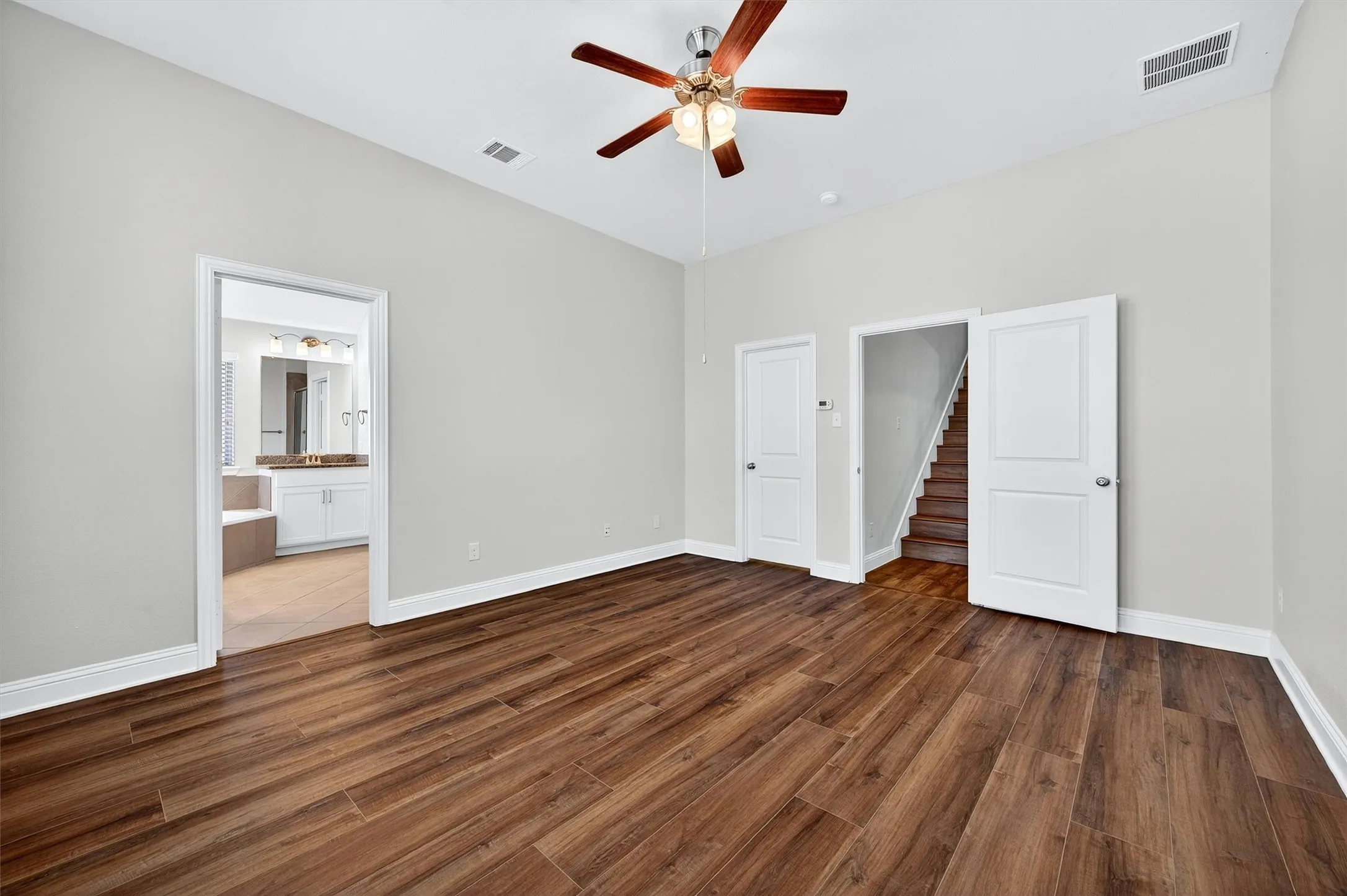 Single Family Residence For Sale in Collin County , 2303 Knox Way, Melissa, Texas 75454, 5 Bedroom, 3 Bathroom, 2 Garage spaces, 2,915 Sqft, built in 2016, Preowned, mls#21232788, Real Estate Agent in Melissa, Homes For Sale in Collin county, Homes For Sale in Melissa, Realtor in Melissa Texas, Real Estate Brokerage Independent Realty Texas, Luminita Cordes Realtor