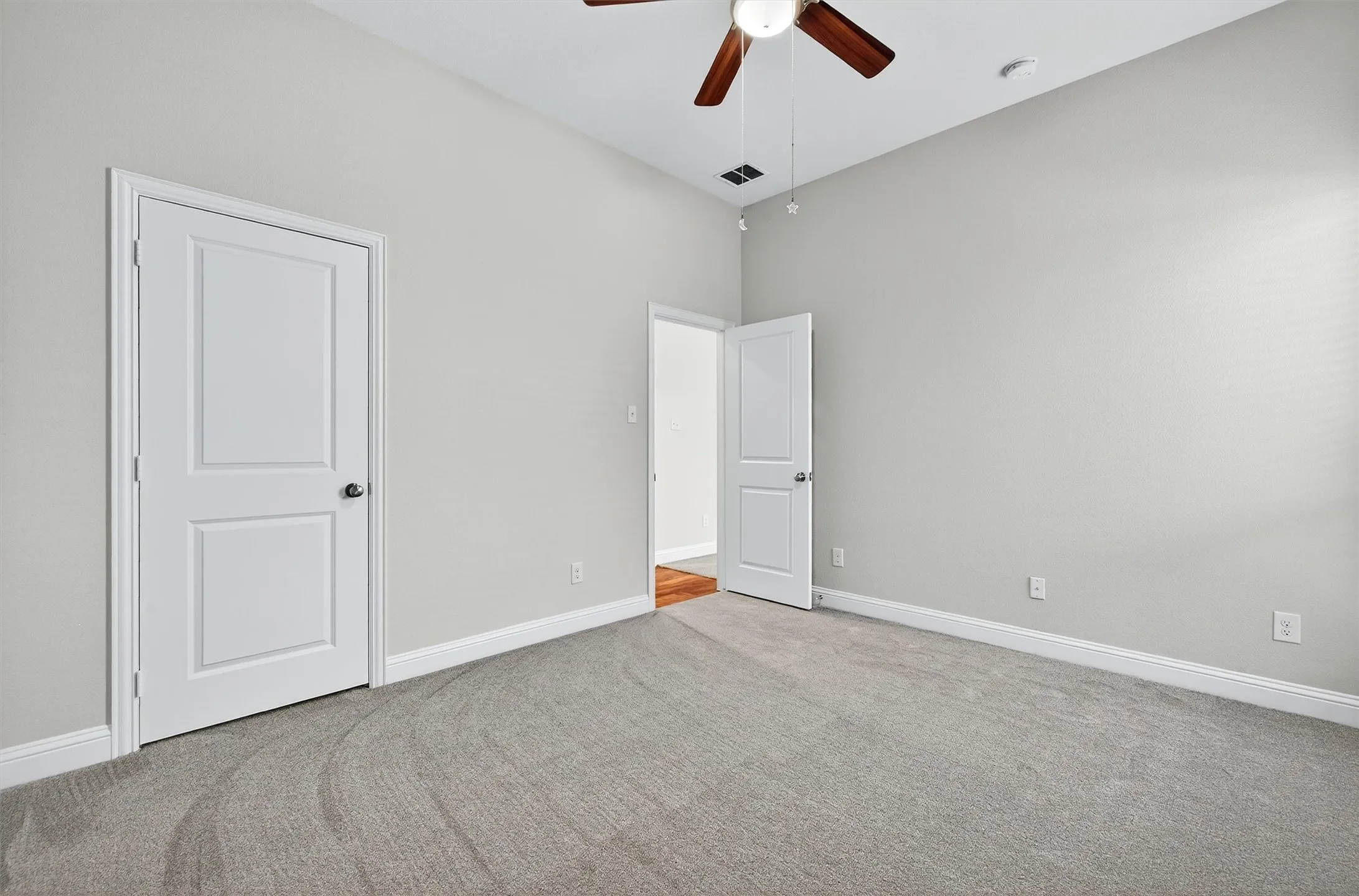 Single Family Residence For Sale in Collin County , 2303 Knox Way, Melissa, Texas 75454, 5 Bedroom, 3 Bathroom, 2 Garage spaces, 2,915 Sqft, built in 2016, Preowned, mls#21232788, Real Estate Agent in Melissa, Homes For Sale in Collin county, Homes For Sale in Melissa, Realtor in Melissa Texas, Real Estate Brokerage Independent Realty Texas, Luminita Cordes Realtor