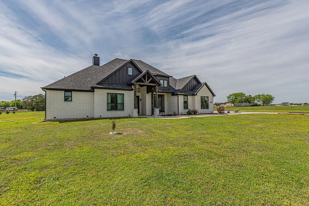 Single Family Residence For Sale in Hunt County , 5280 Fm 36 S, Caddo Mills, Texas 75135, 4 Bedroom, 4 Bathroom, 2 Garage spaces, 2,771 Sqft, built in 2022, Preowned, mls#21232025, Real Estate Agent in Caddo Mills, Homes For Sale in Hunt county, Homes For Sale in Caddo Mills, Realtor in Caddo Mills Texas, Real Estate Brokerage Independent Realty Texas, Luminita Cordes Realtor