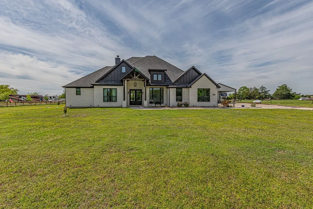 Single Family Residence For Sale in Hunt County , 5280 Fm 36 S, Caddo Mills, Texas 75135, 4 Bedroom, 4 Bathroom, 2 Garage spaces, 2,771 Sqft, built in 2022, Preowned, mls#21232025, Real Estate Agent in Caddo Mills, Homes For Sale in Hunt county, Homes For Sale in Caddo Mills, Realtor in Caddo Mills Texas, Real Estate Brokerage Independent Realty Texas, Luminita Cordes Realtor