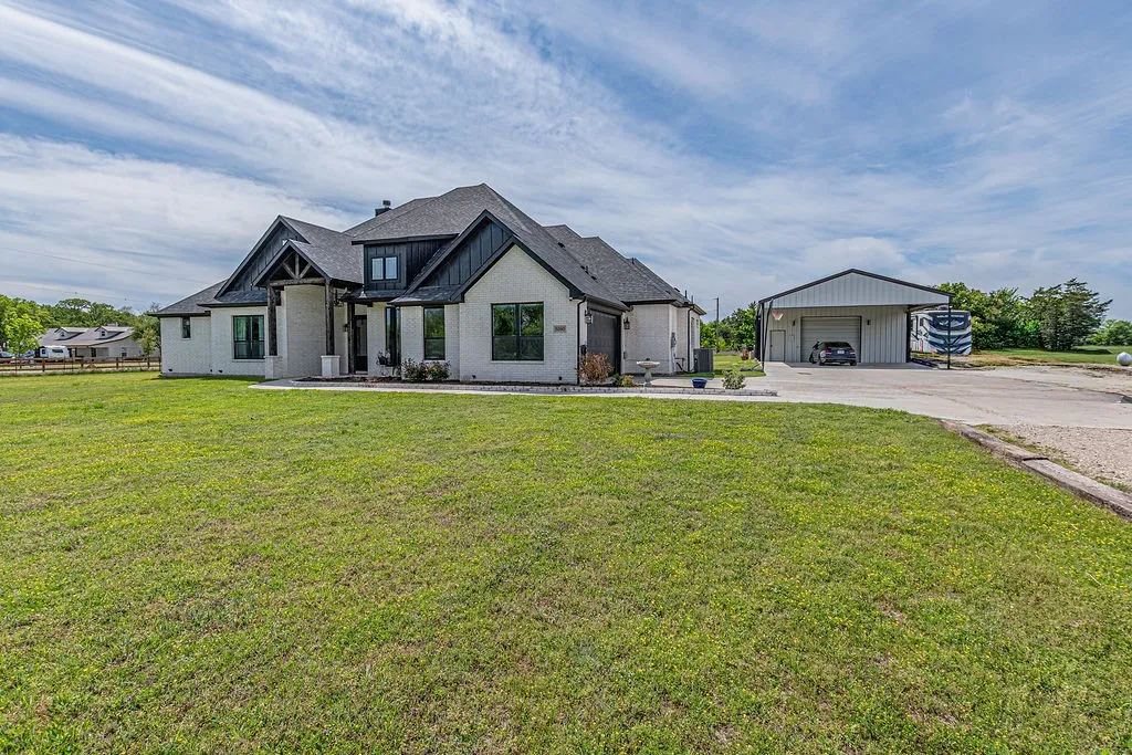 Single Family Residence For Sale in Hunt County , 5280 Fm 36 S, Caddo Mills, Texas 75135, 4 Bedroom, 4 Bathroom, 2 Garage spaces, 2,771 Sqft, built in 2022, Preowned, mls#21232025, Real Estate Agent in Caddo Mills, Homes For Sale in Hunt county, Homes For Sale in Caddo Mills, Realtor in Caddo Mills Texas, Real Estate Brokerage Independent Realty Texas, Luminita Cordes Realtor