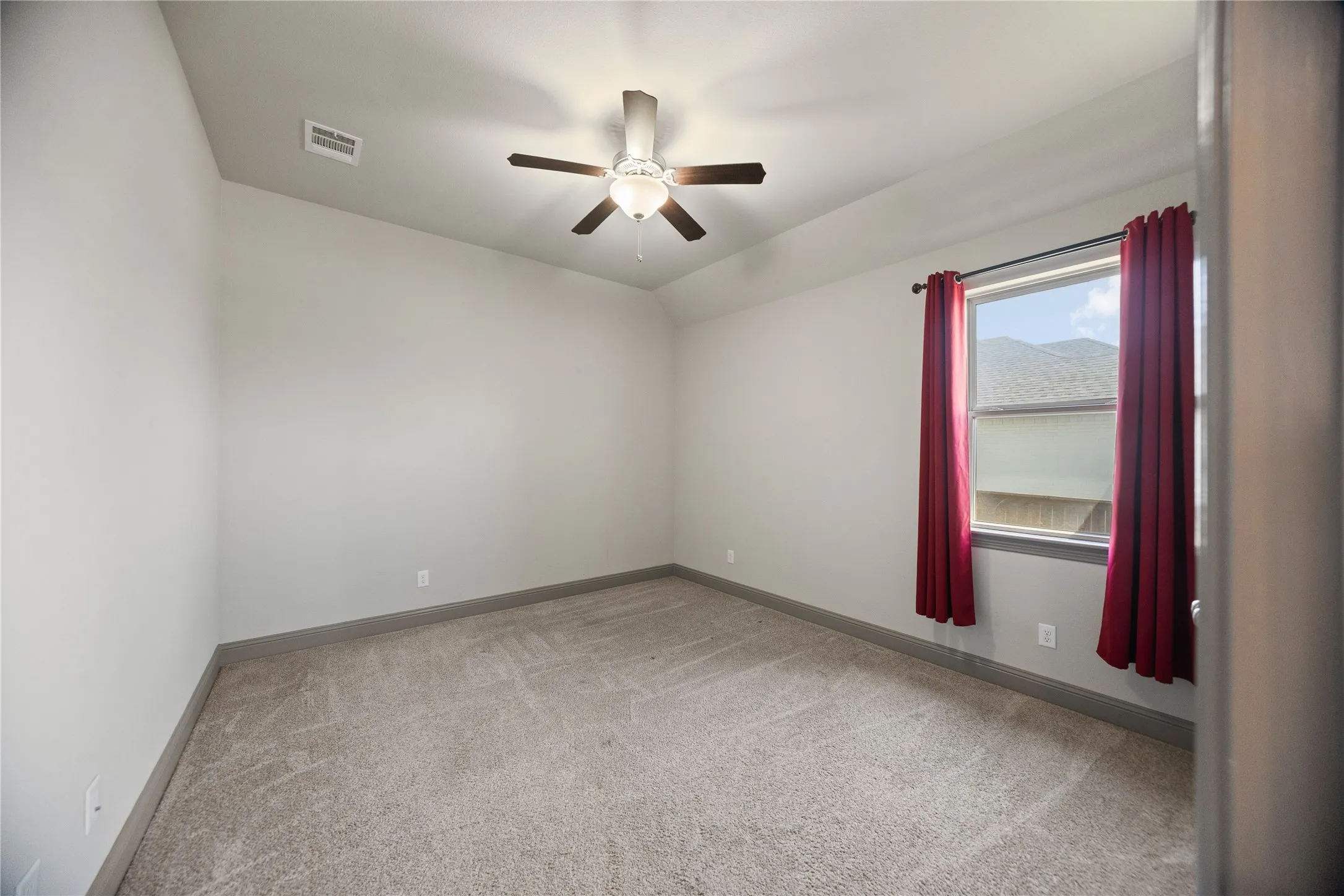 Single Family Residence For Sale in Tarrant County , 204 Townsend Drive, Haslet, Texas 76052, 5 Bedroom, 3 Bathroom, 3 Garage spaces, 3,389 Sqft, built in 2019, mls#21234358, Real Estate Agent in Haslet, Homes For Sale in Tarrant county, Homes For Sale in Haslet, Realtor in Haslet Texas, Real Estate Brokerage Independent Realty Texas, Luminita Cordes Realtor