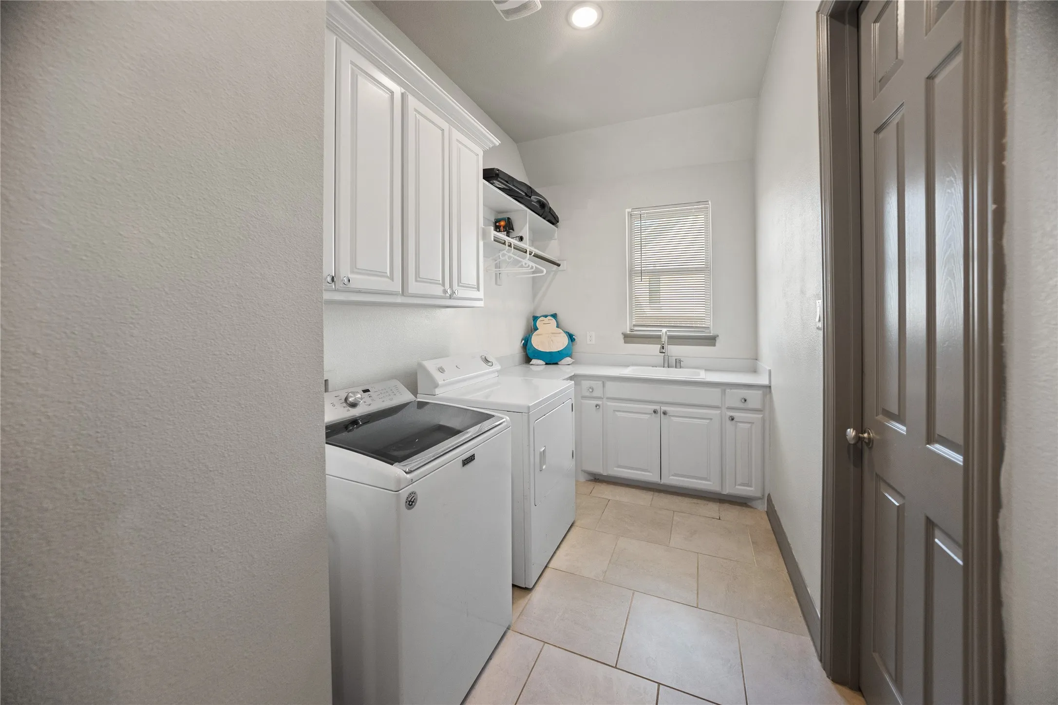 Single Family Residence For Sale in Tarrant County , 204 Townsend Drive, Haslet, Texas 76052, 5 Bedroom, 3 Bathroom, 3 Garage spaces, 3,389 Sqft, built in 2019, mls#21234358, Real Estate Agent in Haslet, Homes For Sale in Tarrant county, Homes For Sale in Haslet, Realtor in Haslet Texas, Real Estate Brokerage Independent Realty Texas, Luminita Cordes Realtor
