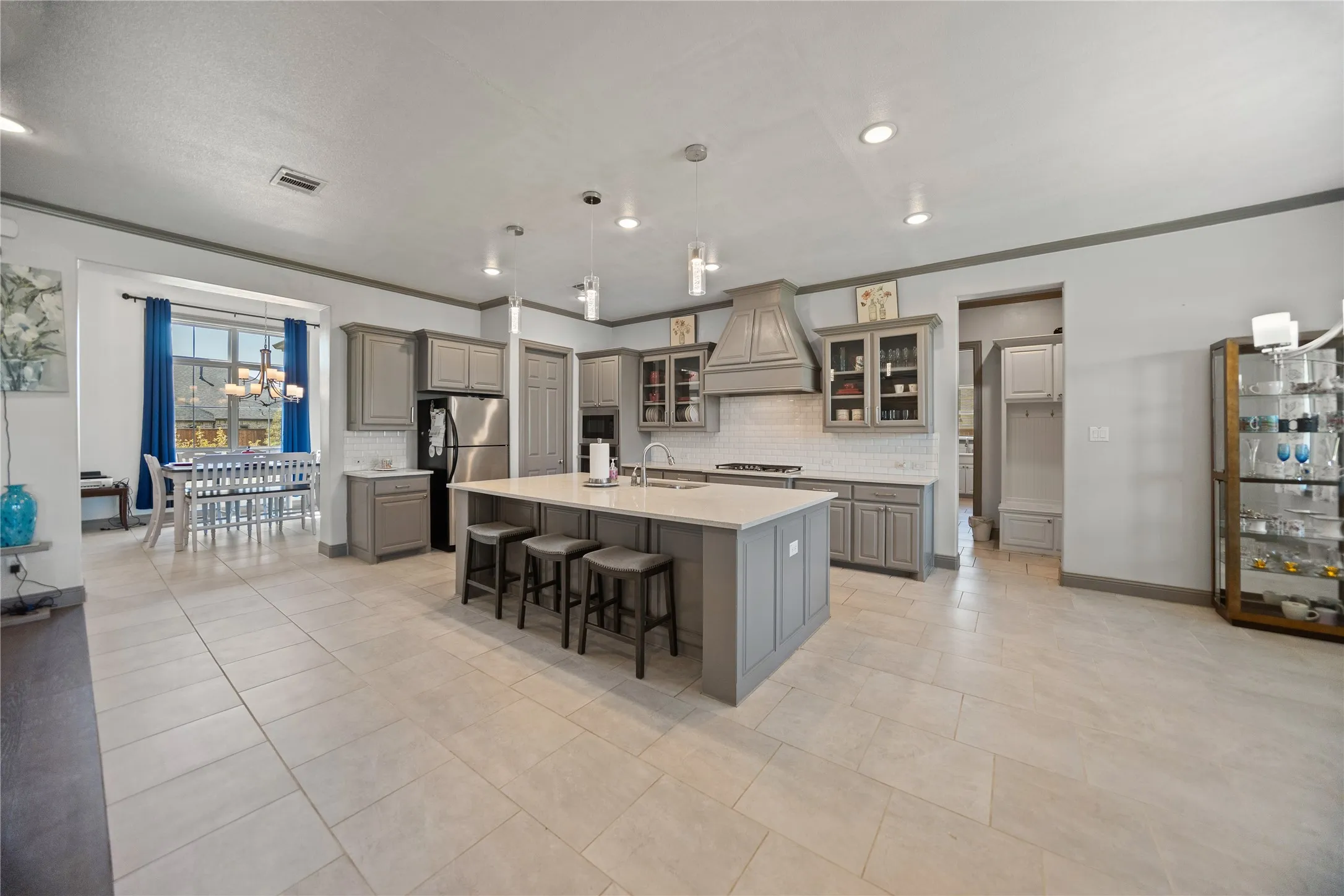 Single Family Residence For Sale in Tarrant County , 204 Townsend Drive, Haslet, Texas 76052, 5 Bedroom, 3 Bathroom, 3 Garage spaces, 3,389 Sqft, built in 2019, mls#21234358, Real Estate Agent in Haslet, Homes For Sale in Tarrant county, Homes For Sale in Haslet, Realtor in Haslet Texas, Real Estate Brokerage Independent Realty Texas, Luminita Cordes Realtor