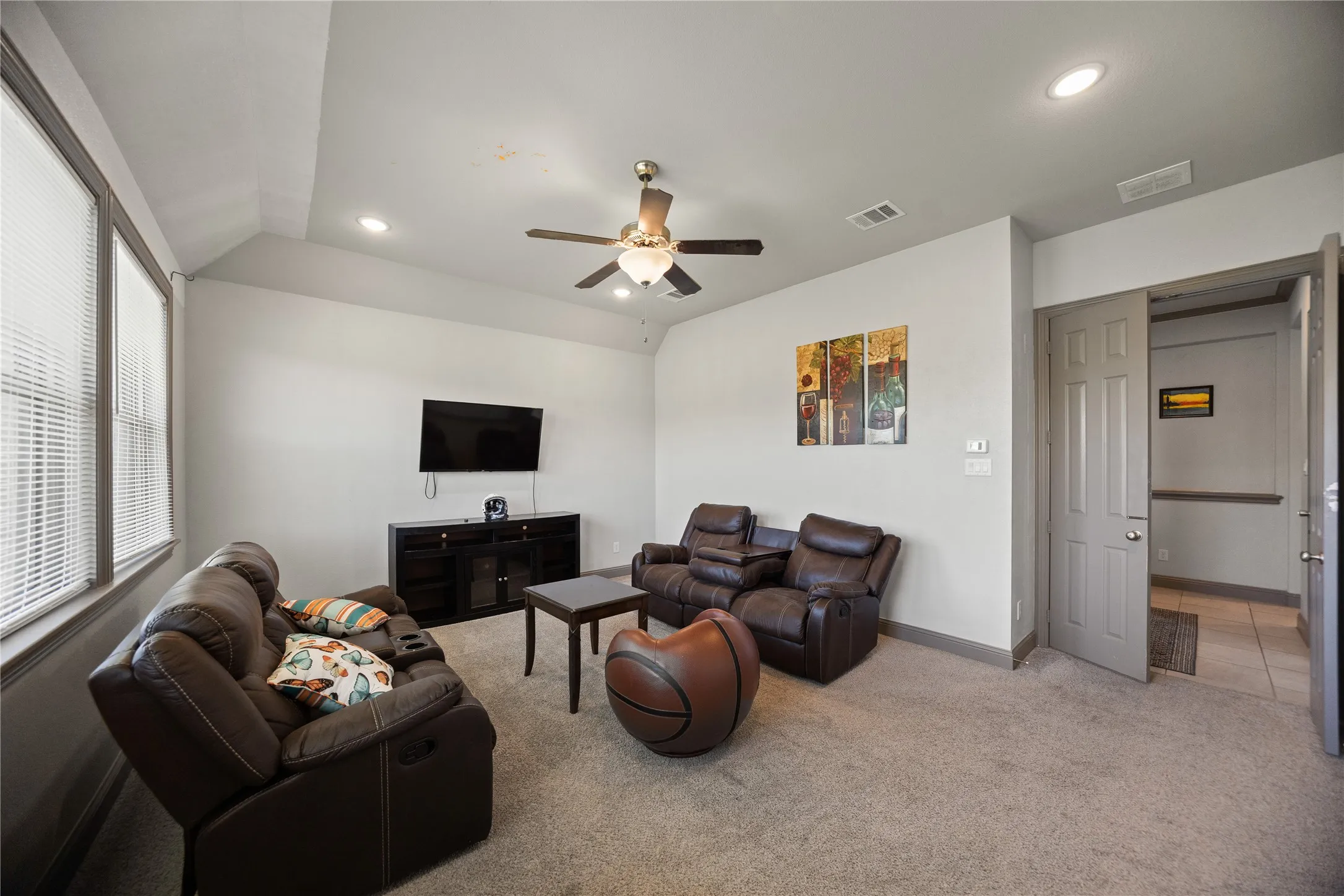 Single Family Residence For Sale in Tarrant County , 204 Townsend Drive, Haslet, Texas 76052, 5 Bedroom, 3 Bathroom, 3 Garage spaces, 3,389 Sqft, built in 2019, mls#21234358, Real Estate Agent in Haslet, Homes For Sale in Tarrant county, Homes For Sale in Haslet, Realtor in Haslet Texas, Real Estate Brokerage Independent Realty Texas, Luminita Cordes Realtor