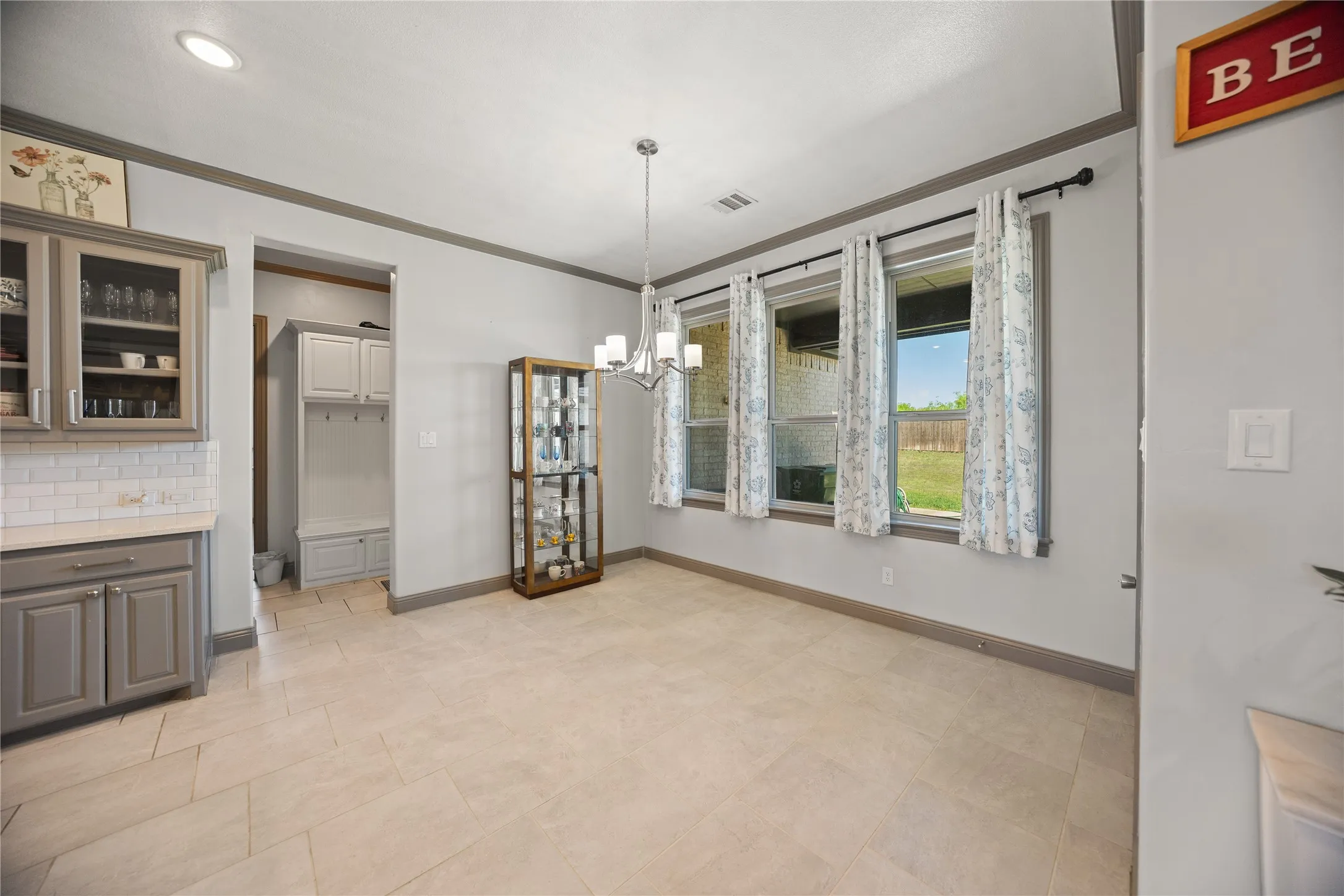Single Family Residence For Sale in Tarrant County , 204 Townsend Drive, Haslet, Texas 76052, 5 Bedroom, 3 Bathroom, 3 Garage spaces, 3,389 Sqft, built in 2019, mls#21234358, Real Estate Agent in Haslet, Homes For Sale in Tarrant county, Homes For Sale in Haslet, Realtor in Haslet Texas, Real Estate Brokerage Independent Realty Texas, Luminita Cordes Realtor