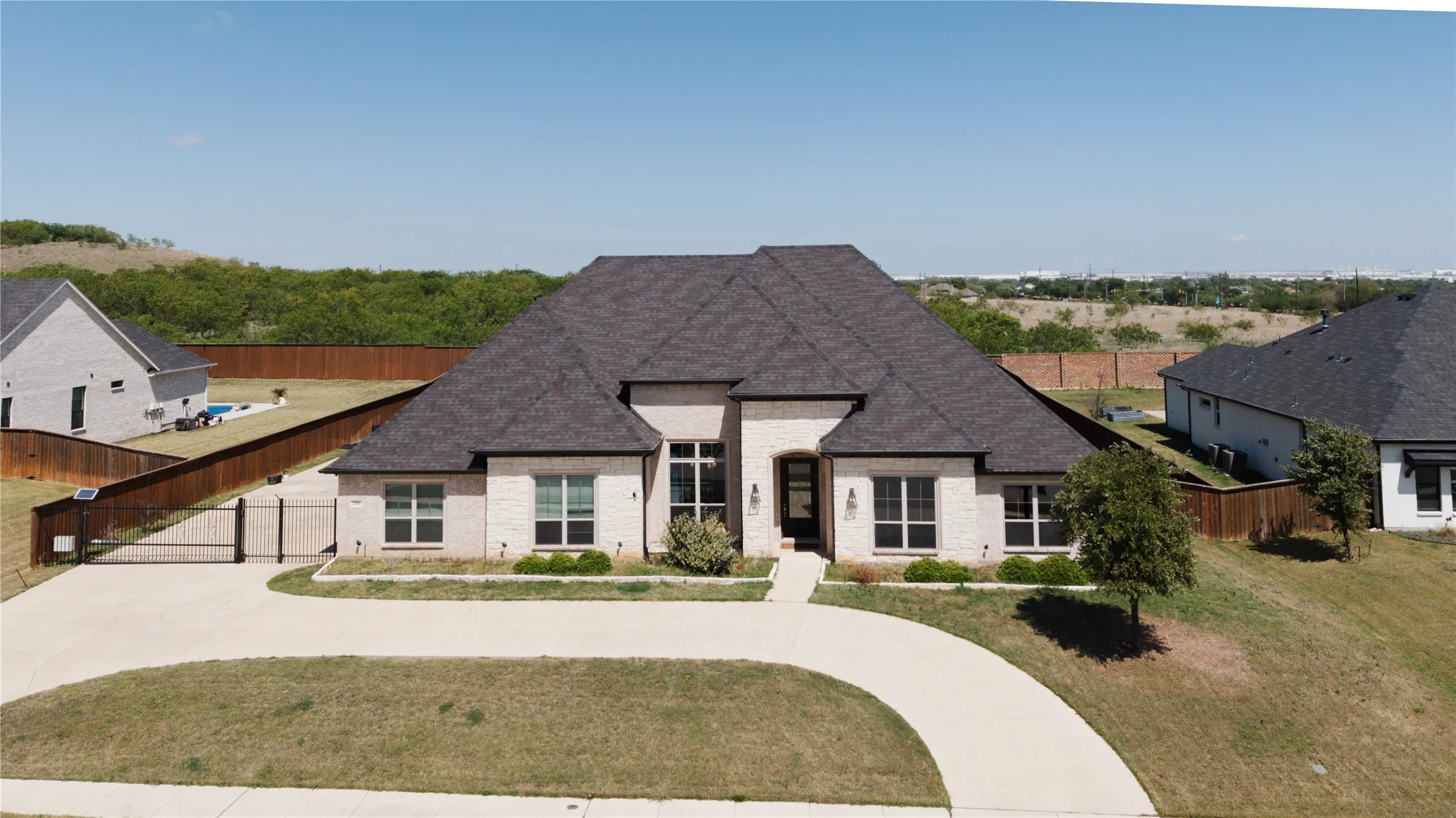 Single Family Residence For Sale in Tarrant County , 204 Townsend Drive, Haslet, Texas 76052, 5 Bedroom, 3 Bathroom, 3 Garage spaces, 3,389 Sqft, built in 2019, mls#21234358, Real Estate Agent in Haslet, Homes For Sale in Tarrant county, Homes For Sale in Haslet, Realtor in Haslet Texas, Real Estate Brokerage Independent Realty Texas, Luminita Cordes Realtor