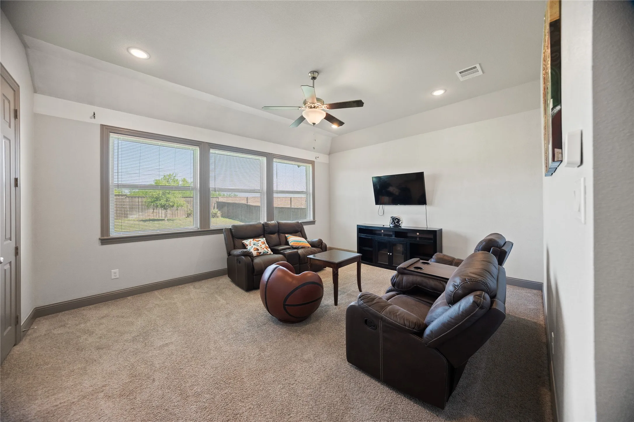 Single Family Residence For Sale in Tarrant County , 204 Townsend Drive, Haslet, Texas 76052, 5 Bedroom, 3 Bathroom, 3 Garage spaces, 3,389 Sqft, built in 2019, mls#21234358, Real Estate Agent in Haslet, Homes For Sale in Tarrant county, Homes For Sale in Haslet, Realtor in Haslet Texas, Real Estate Brokerage Independent Realty Texas, Luminita Cordes Realtor