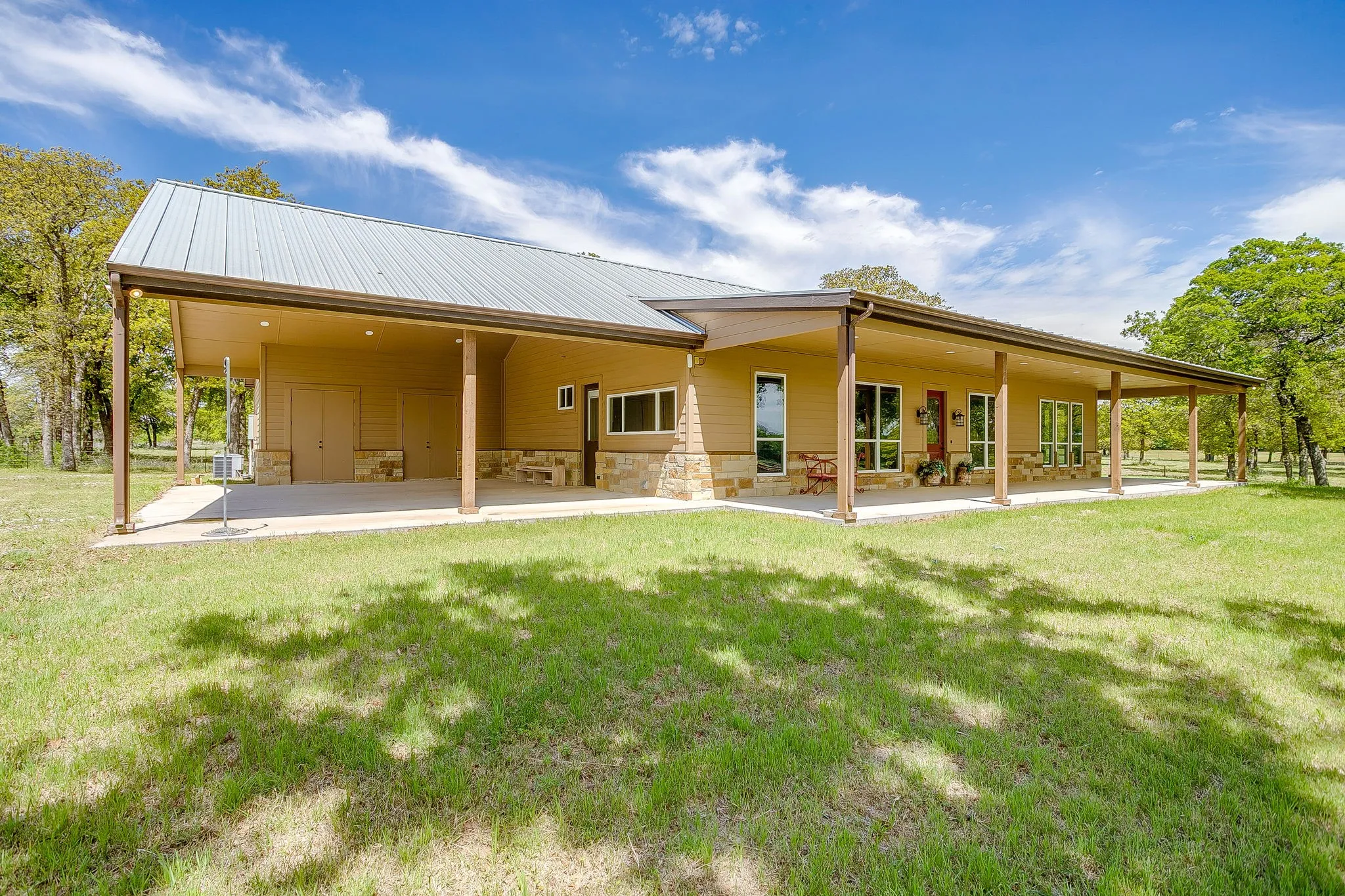 Single Family Residence For Sale in Parker County , 990 Doss Road, Millsap, Texas 76066, 3 Bedroom, 3 Bathroom, 3 Garage spaces, 2,800 Sqft, built in 2022, mls#21226498, Real Estate Agent in Millsap, Homes For Sale in Parker county, Homes For Sale in Millsap, Realtor in Millsap Texas, Real Estate Brokerage Independent Realty Texas, Luminita Cordes Realtor