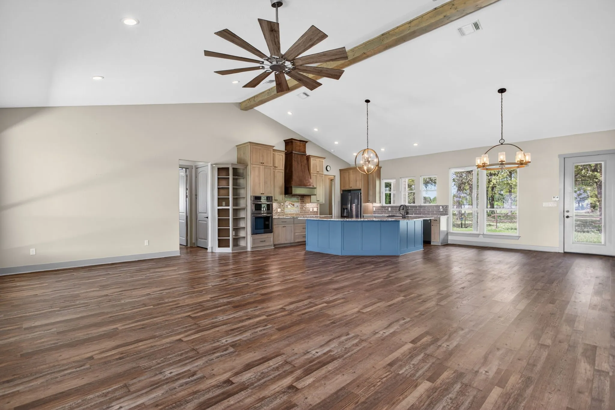 Single Family Residence For Sale in Parker County , 990 Doss Road, Millsap, Texas 76066, 3 Bedroom, 3 Bathroom, 3 Garage spaces, 2,800 Sqft, built in 2022, mls#21226498, Real Estate Agent in Millsap, Homes For Sale in Parker county, Homes For Sale in Millsap, Realtor in Millsap Texas, Real Estate Brokerage Independent Realty Texas, Luminita Cordes Realtor