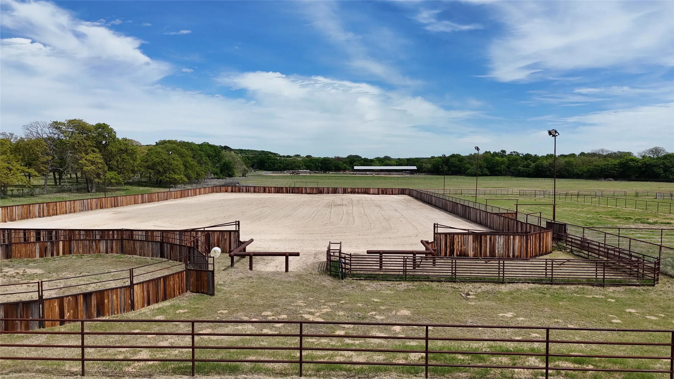 Single Family Residence For Sale in Parker County , 990 Doss Road, Millsap, Texas 76066, 3 Bedroom, 3 Bathroom, 3 Garage spaces, 2,800 Sqft, built in 2022, mls#21226498, Real Estate Agent in Millsap, Homes For Sale in Parker county, Homes For Sale in Millsap, Realtor in Millsap Texas, Real Estate Brokerage Independent Realty Texas, Luminita Cordes Realtor