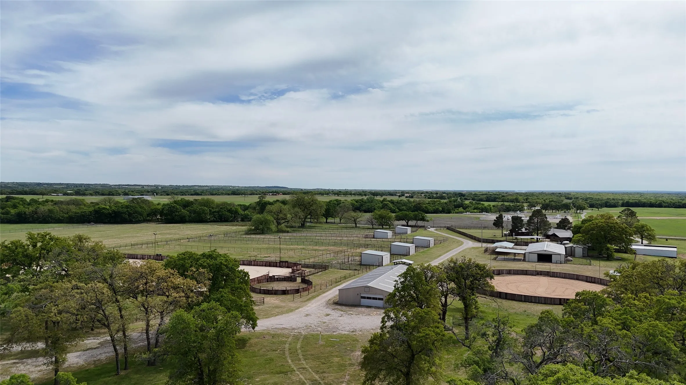 Single Family Residence For Sale in Parker County , 990 Doss Road, Millsap, Texas 76066, 3 Bedroom, 3 Bathroom, 3 Garage spaces, 2,800 Sqft, built in 2022, mls#21226498, Real Estate Agent in Millsap, Homes For Sale in Parker county, Homes For Sale in Millsap, Realtor in Millsap Texas, Real Estate Brokerage Independent Realty Texas, Luminita Cordes Realtor