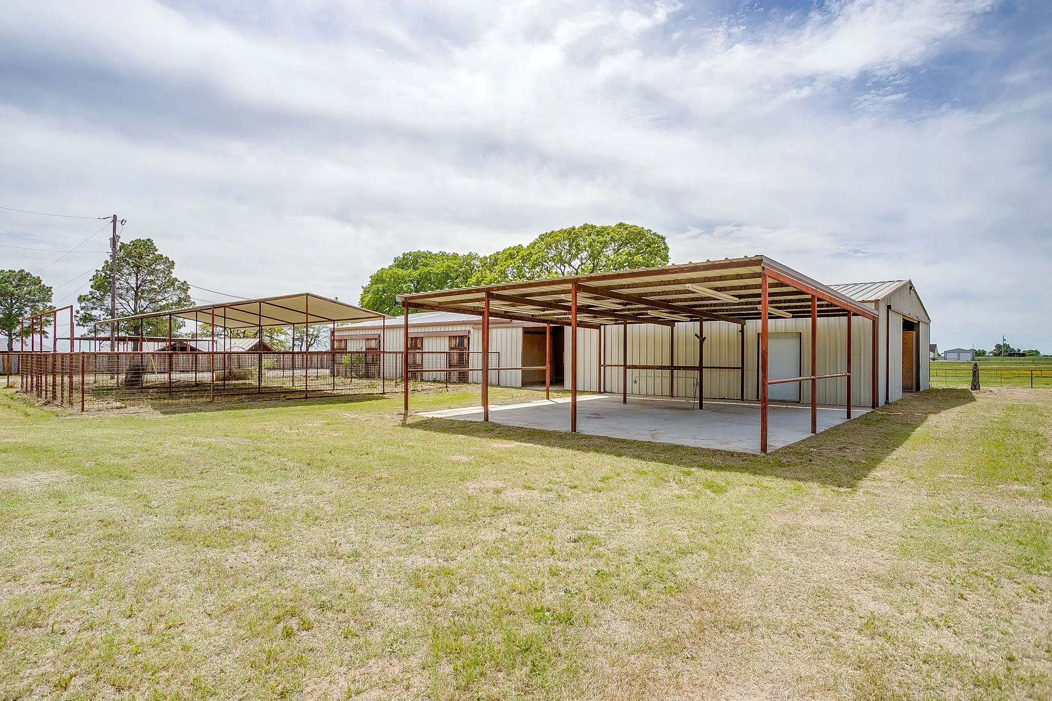 Single Family Residence For Sale in Parker County , 990 Doss Road, Millsap, Texas 76066, 3 Bedroom, 3 Bathroom, 3 Garage spaces, 2,800 Sqft, built in 2022, mls#21226498, Real Estate Agent in Millsap, Homes For Sale in Parker county, Homes For Sale in Millsap, Realtor in Millsap Texas, Real Estate Brokerage Independent Realty Texas, Luminita Cordes Realtor