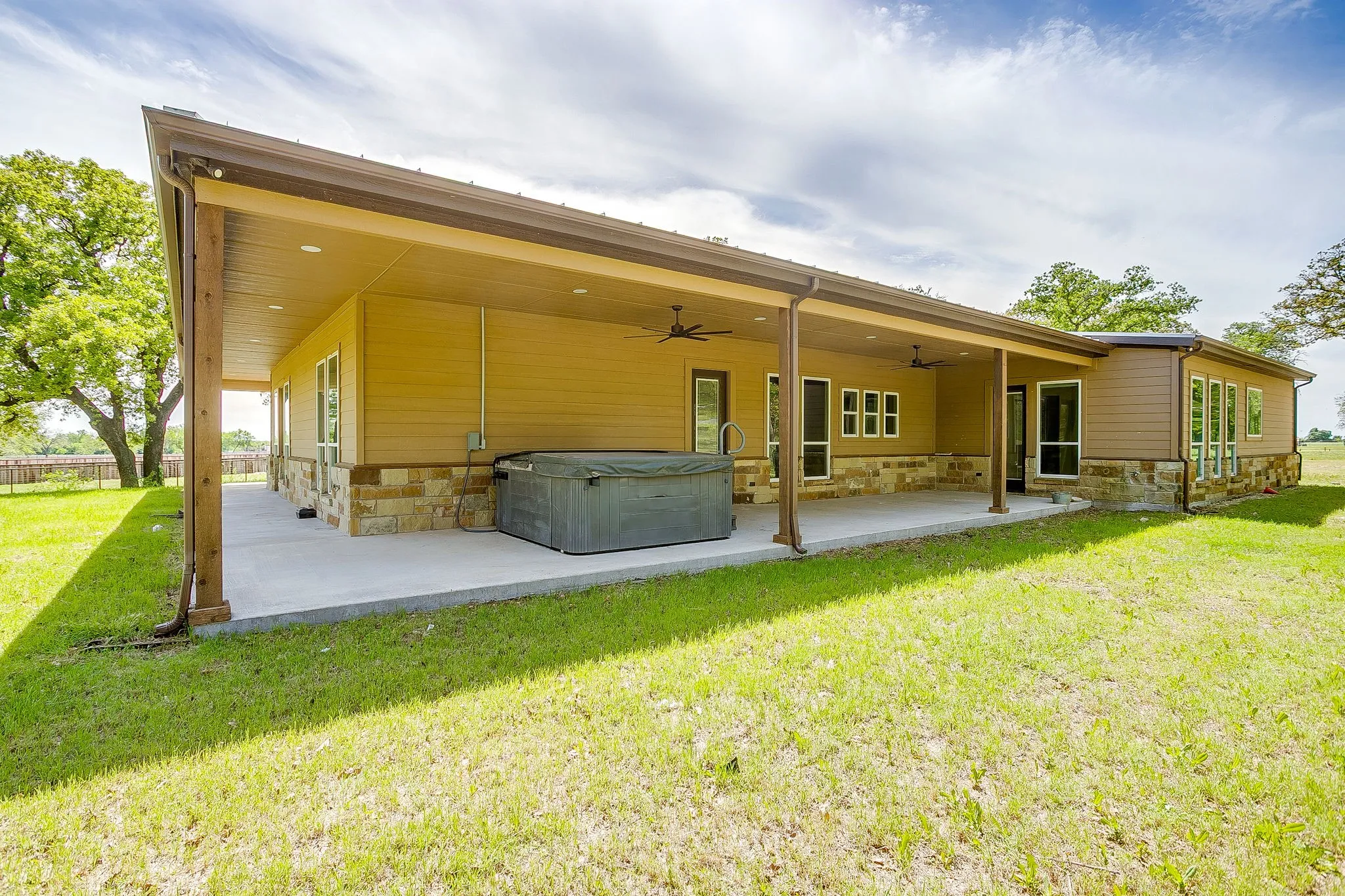 Single Family Residence For Sale in Parker County , 990 Doss Road, Millsap, Texas 76066, 3 Bedroom, 3 Bathroom, 3 Garage spaces, 2,800 Sqft, built in 2022, mls#21226498, Real Estate Agent in Millsap, Homes For Sale in Parker county, Homes For Sale in Millsap, Realtor in Millsap Texas, Real Estate Brokerage Independent Realty Texas, Luminita Cordes Realtor