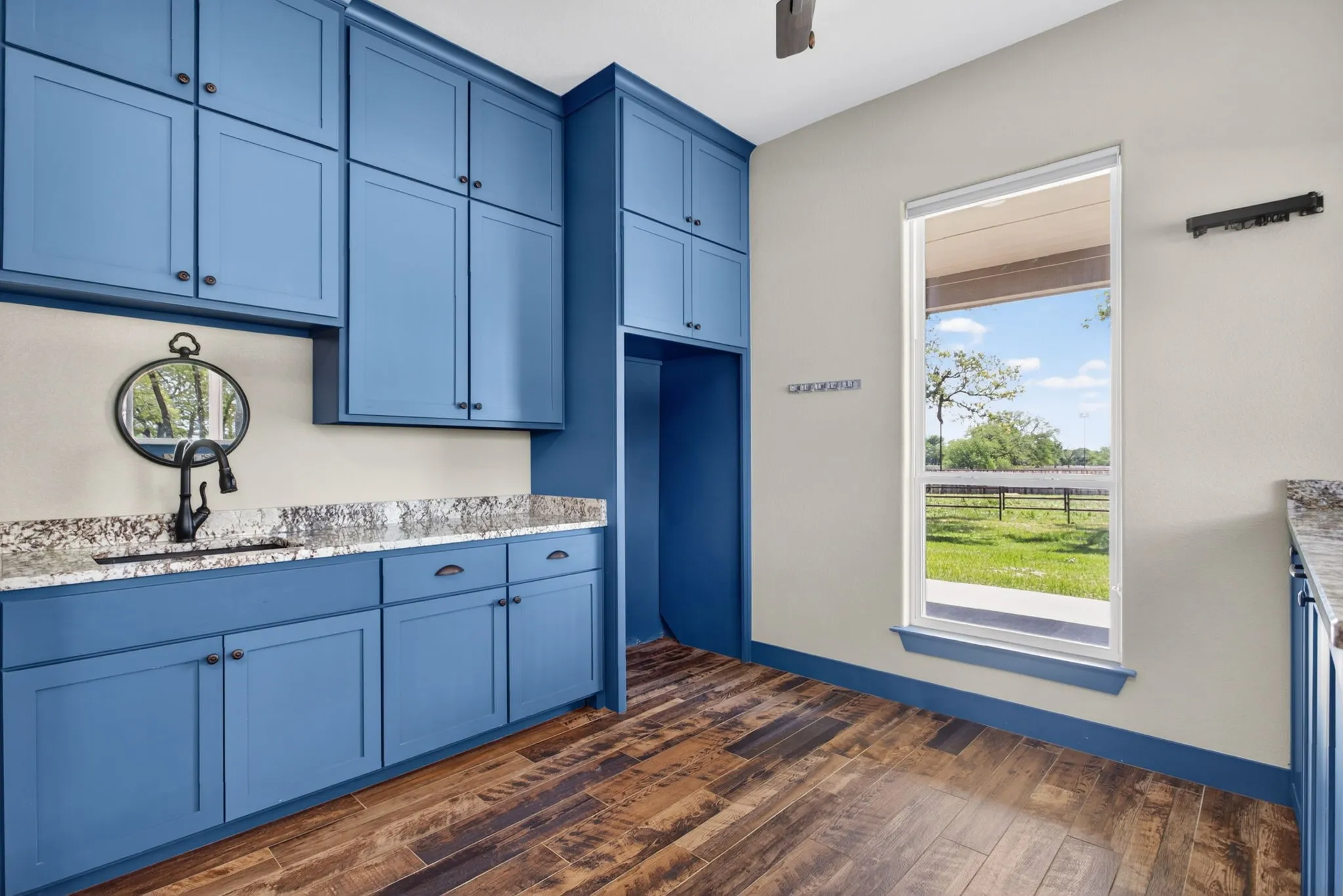 Single Family Residence For Sale in Parker County , 990 Doss Road, Millsap, Texas 76066, 3 Bedroom, 3 Bathroom, 3 Garage spaces, 2,800 Sqft, built in 2022, mls#21226498, Real Estate Agent in Millsap, Homes For Sale in Parker county, Homes For Sale in Millsap, Realtor in Millsap Texas, Real Estate Brokerage Independent Realty Texas, Luminita Cordes Realtor