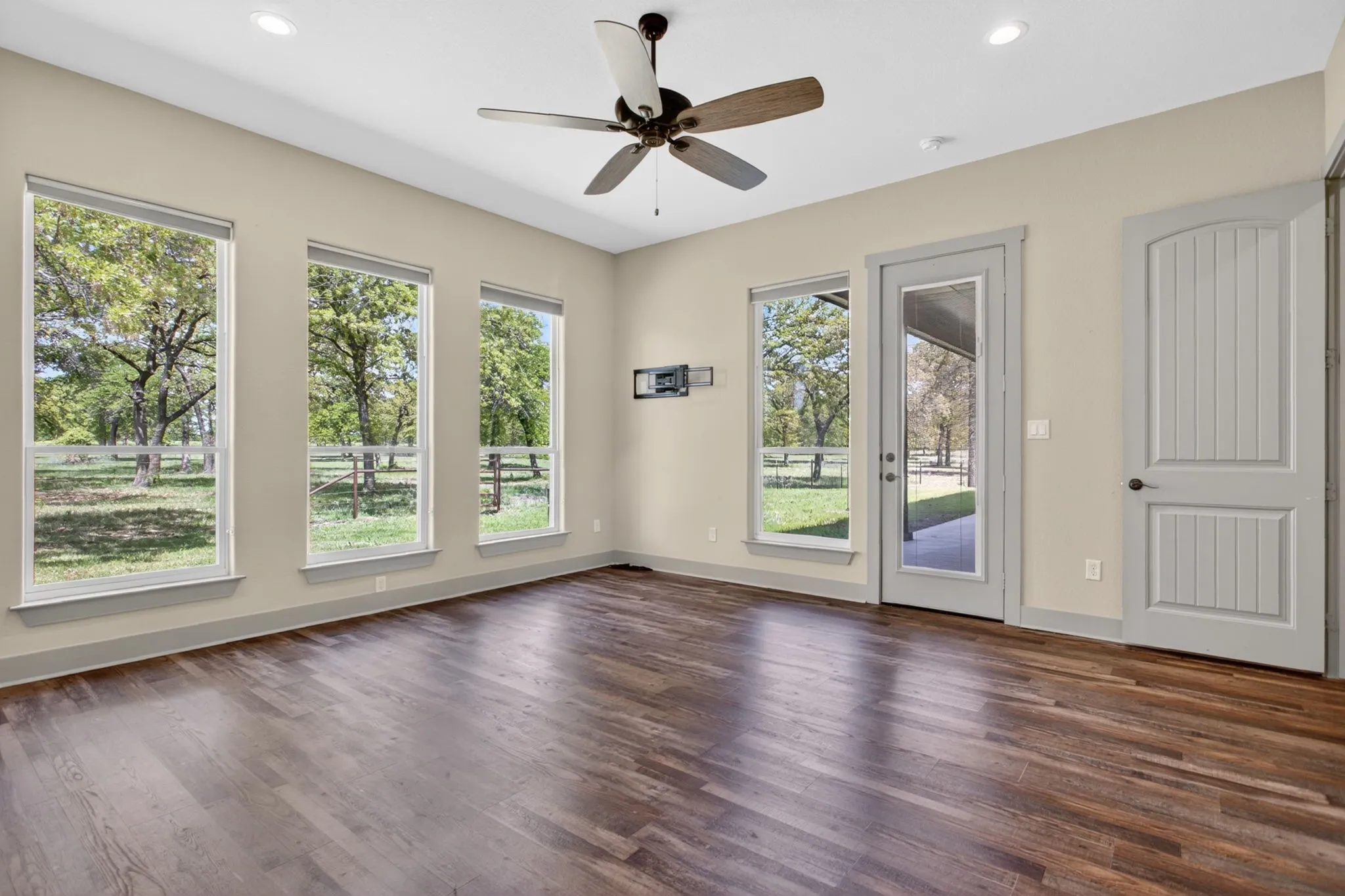 Single Family Residence For Sale in Parker County , 990 Doss Road, Millsap, Texas 76066, 3 Bedroom, 3 Bathroom, 3 Garage spaces, 2,800 Sqft, built in 2022, mls#21226498, Real Estate Agent in Millsap, Homes For Sale in Parker county, Homes For Sale in Millsap, Realtor in Millsap Texas, Real Estate Brokerage Independent Realty Texas, Luminita Cordes Realtor