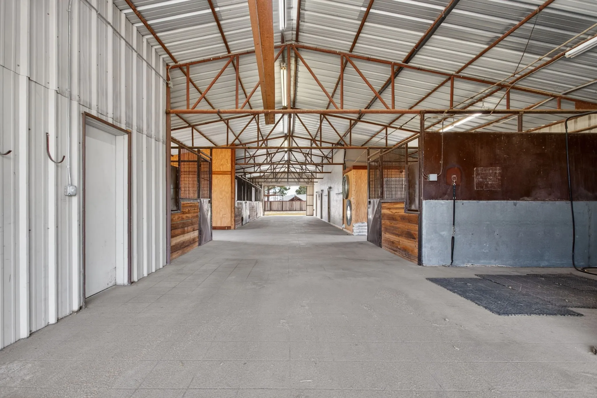 Single Family Residence For Sale in Parker County , 990 Doss Road, Millsap, Texas 76066, 3 Bedroom, 3 Bathroom, 3 Garage spaces, 2,800 Sqft, built in 2022, mls#21226498, Real Estate Agent in Millsap, Homes For Sale in Parker county, Homes For Sale in Millsap, Realtor in Millsap Texas, Real Estate Brokerage Independent Realty Texas, Luminita Cordes Realtor