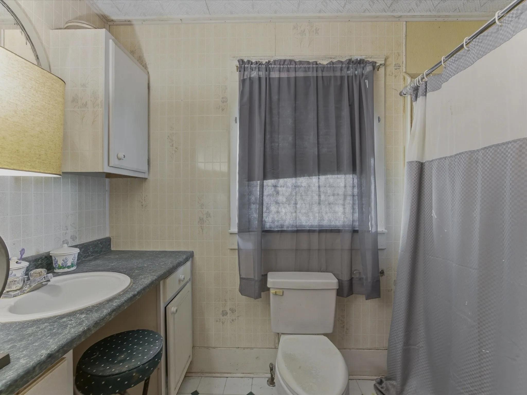 Single Family Residence For Sale in Ellis County , 2414 E Ennis Avenue A, Ennis, Texas 75119, 2 Bedroom, 1 Bathroom, Garage spaces, 1,076 Sqft, built in 1945, mls#21233183, Real Estate Agent in Ennis, Homes For Sale in Ellis county, Homes For Sale in Ennis, Realtor in Ennis Texas, Real Estate Brokerage Independent Realty Texas, Luminita Cordes Realtor