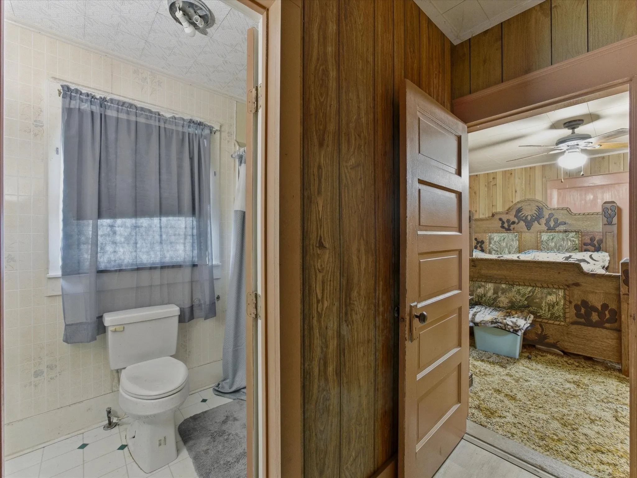 Single Family Residence For Sale in Ellis County , 2414 E Ennis Avenue A, Ennis, Texas 75119, 2 Bedroom, 1 Bathroom, Garage spaces, 1,076 Sqft, built in 1945, mls#21233183, Real Estate Agent in Ennis, Homes For Sale in Ellis county, Homes For Sale in Ennis, Realtor in Ennis Texas, Real Estate Brokerage Independent Realty Texas, Luminita Cordes Realtor