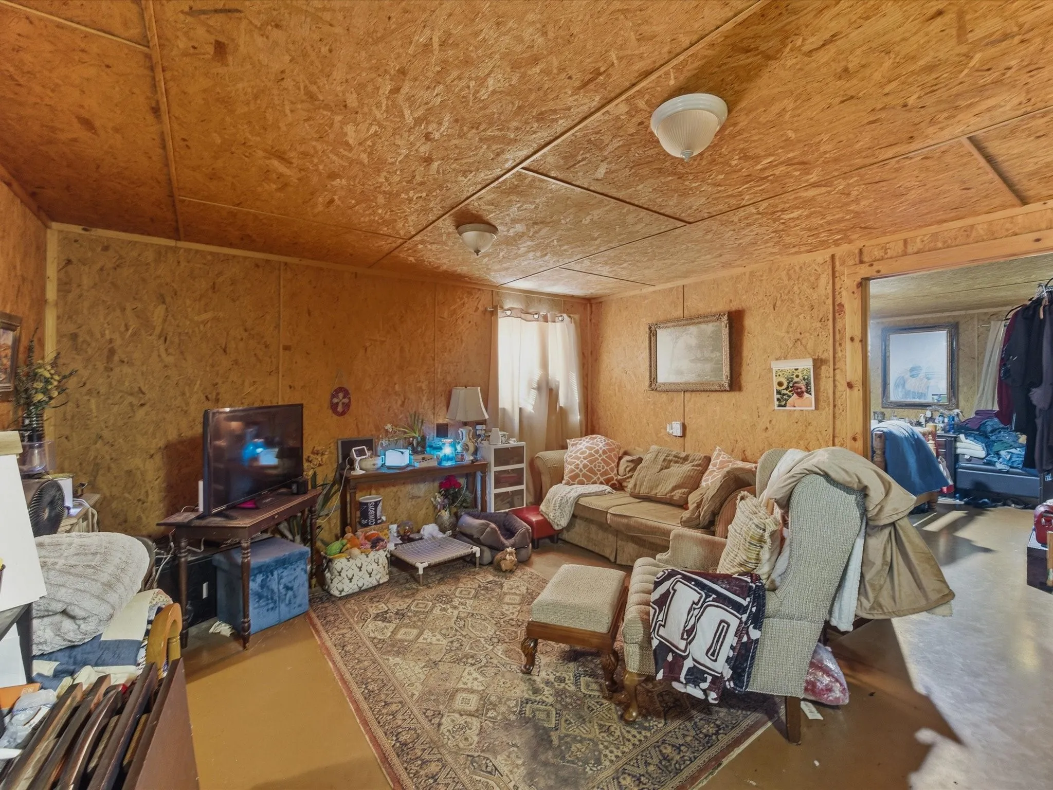Single Family Residence For Sale in Ellis County , 2414 E Ennis Avenue A, Ennis, Texas 75119, 2 Bedroom, 1 Bathroom, Garage spaces, 1,076 Sqft, built in 1945, mls#21233183, Real Estate Agent in Ennis, Homes For Sale in Ellis county, Homes For Sale in Ennis, Realtor in Ennis Texas, Real Estate Brokerage Independent Realty Texas, Luminita Cordes Realtor