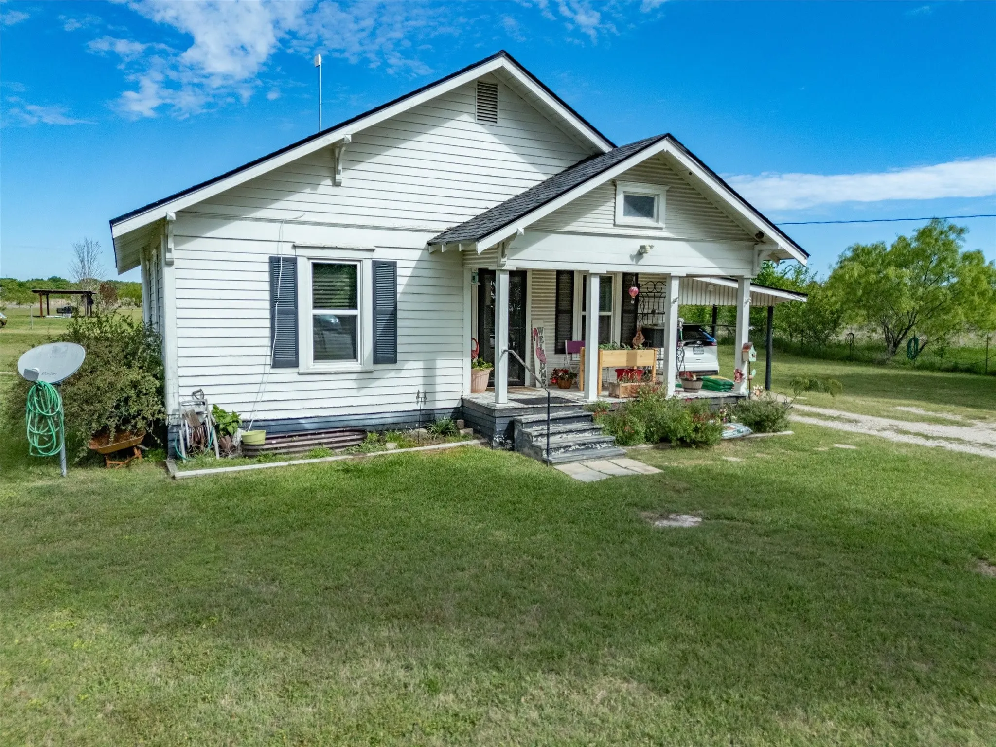 Single Family Residence For Sale in Ellis County , 2414 E Ennis Avenue A, Ennis, Texas 75119, 2 Bedroom, 1 Bathroom, Garage spaces, 1,076 Sqft, built in 1945, mls#21233183, Real Estate Agent in Ennis, Homes For Sale in Ellis county, Homes For Sale in Ennis, Realtor in Ennis Texas, Real Estate Brokerage Independent Realty Texas, Luminita Cordes Realtor