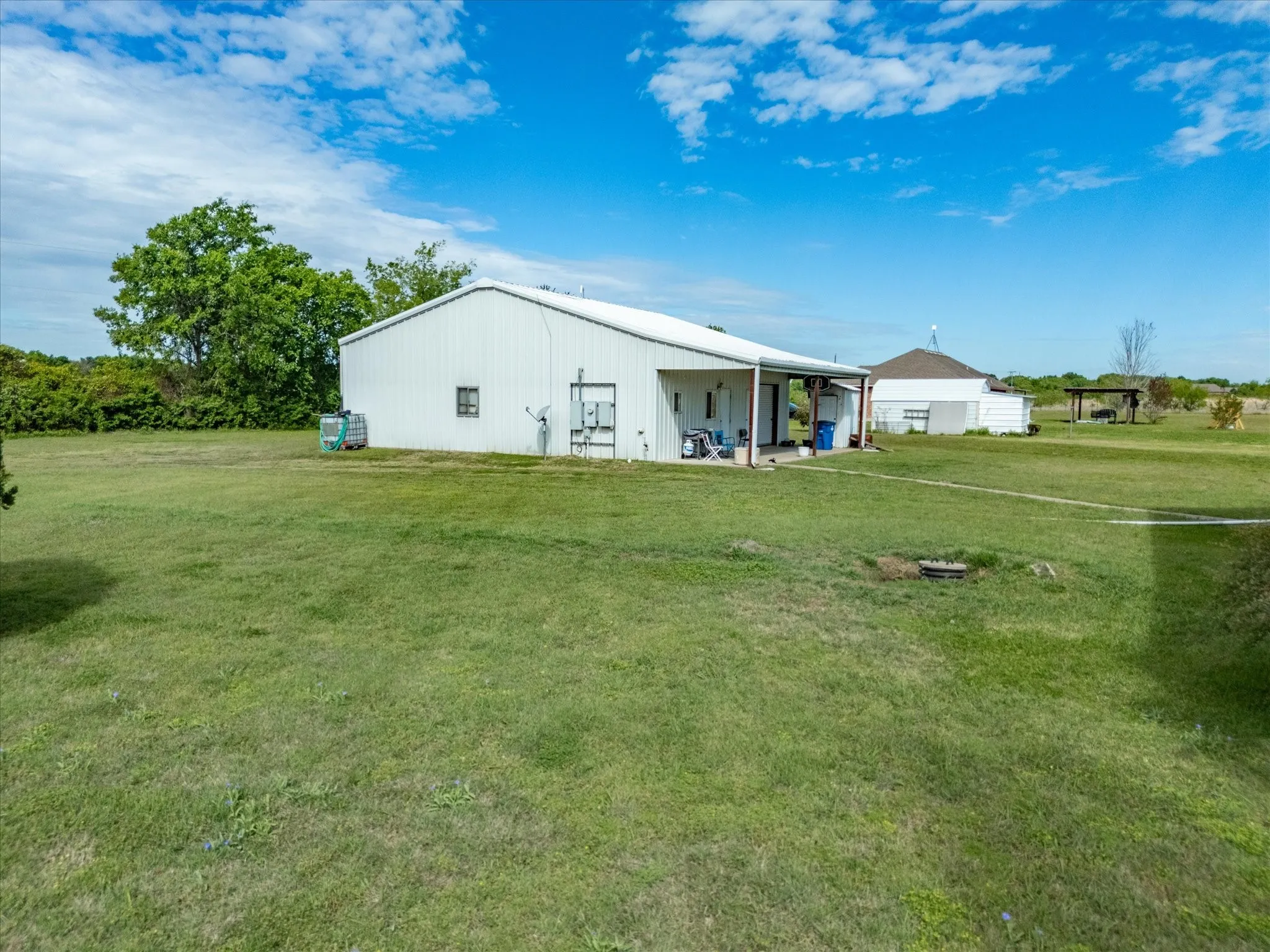 Single Family Residence For Sale in Ellis County , 2414 E Ennis Avenue A, Ennis, Texas 75119, 2 Bedroom, 1 Bathroom, Garage spaces, 1,076 Sqft, built in 1945, mls#21233183, Real Estate Agent in Ennis, Homes For Sale in Ellis county, Homes For Sale in Ennis, Realtor in Ennis Texas, Real Estate Brokerage Independent Realty Texas, Luminita Cordes Realtor