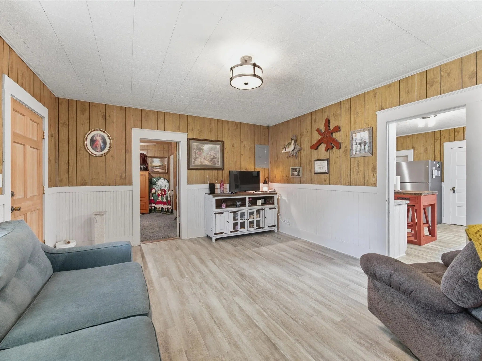 Single Family Residence For Sale in Ellis County , 2414 E Ennis Avenue A, Ennis, Texas 75119, 2 Bedroom, 1 Bathroom, Garage spaces, 1,076 Sqft, built in 1945, mls#21233183, Real Estate Agent in Ennis, Homes For Sale in Ellis county, Homes For Sale in Ennis, Realtor in Ennis Texas, Real Estate Brokerage Independent Realty Texas, Luminita Cordes Realtor