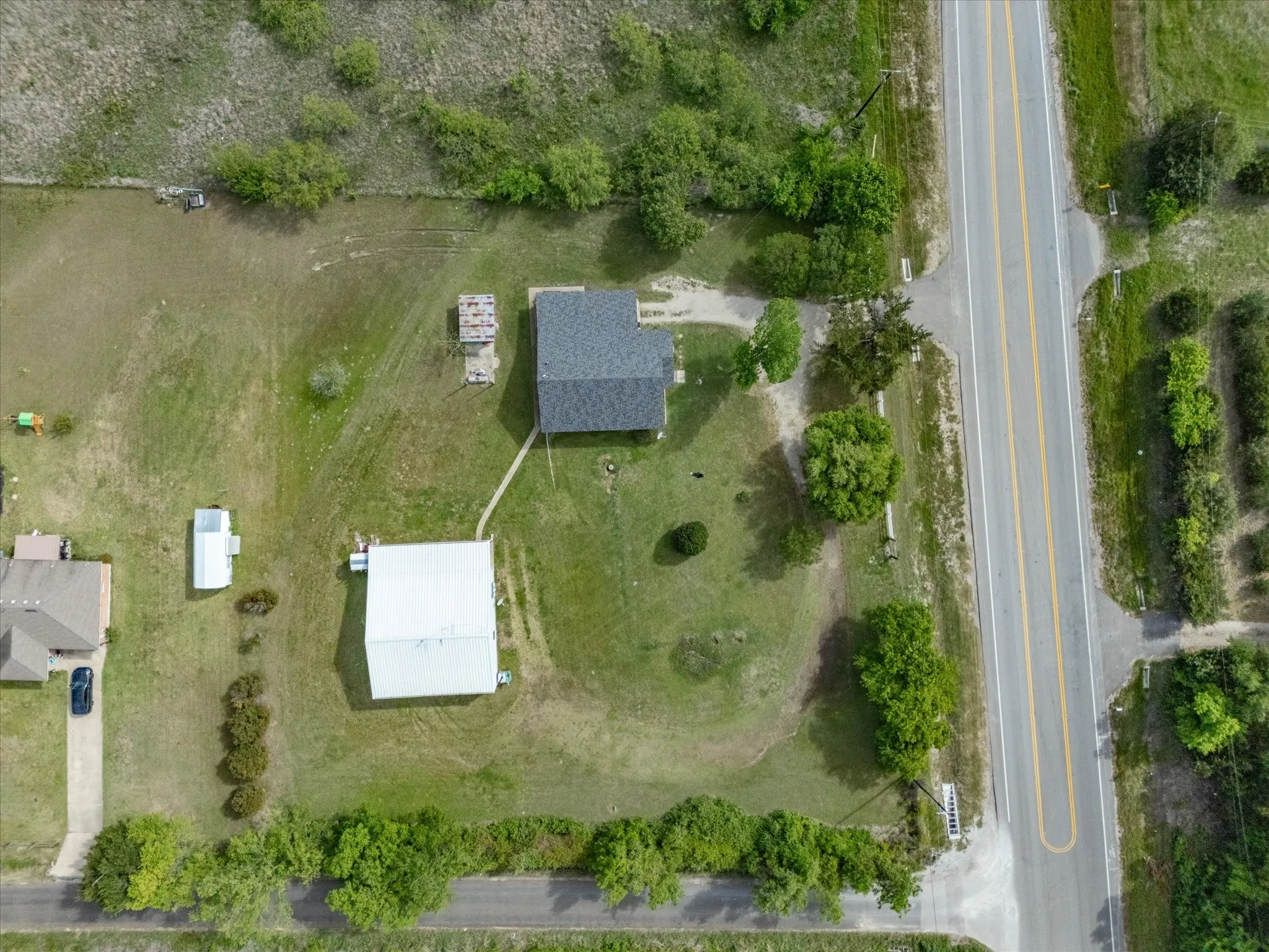 Single Family Residence For Sale in Ellis County , 2414 E Ennis Avenue A, Ennis, Texas 75119, 2 Bedroom, 1 Bathroom, Garage spaces, 1,076 Sqft, built in 1945, mls#21233183, Real Estate Agent in Ennis, Homes For Sale in Ellis county, Homes For Sale in Ennis, Realtor in Ennis Texas, Real Estate Brokerage Independent Realty Texas, Luminita Cordes Realtor