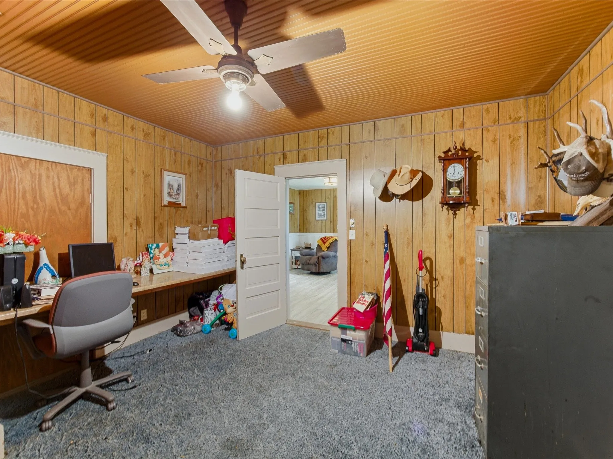 Single Family Residence For Sale in Ellis County , 2414 E Ennis Avenue A, Ennis, Texas 75119, 2 Bedroom, 1 Bathroom, Garage spaces, 1,076 Sqft, built in 1945, mls#21233183, Real Estate Agent in Ennis, Homes For Sale in Ellis county, Homes For Sale in Ennis, Realtor in Ennis Texas, Real Estate Brokerage Independent Realty Texas, Luminita Cordes Realtor