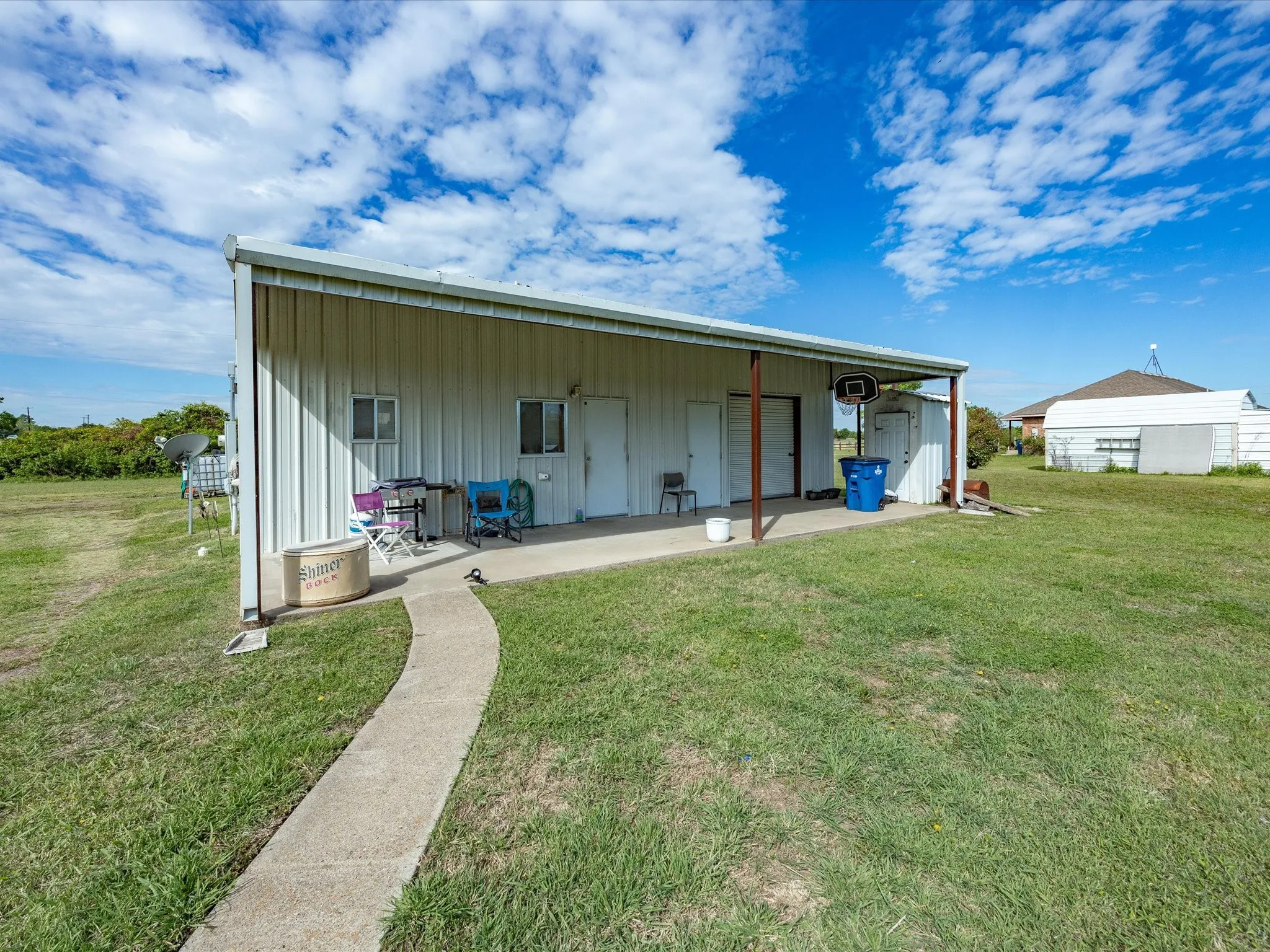 Single Family Residence For Sale in Ellis County , 2414 E Ennis Avenue A, Ennis, Texas 75119, 2 Bedroom, 1 Bathroom, Garage spaces, 1,076 Sqft, built in 1945, mls#21233183, Real Estate Agent in Ennis, Homes For Sale in Ellis county, Homes For Sale in Ennis, Realtor in Ennis Texas, Real Estate Brokerage Independent Realty Texas, Luminita Cordes Realtor