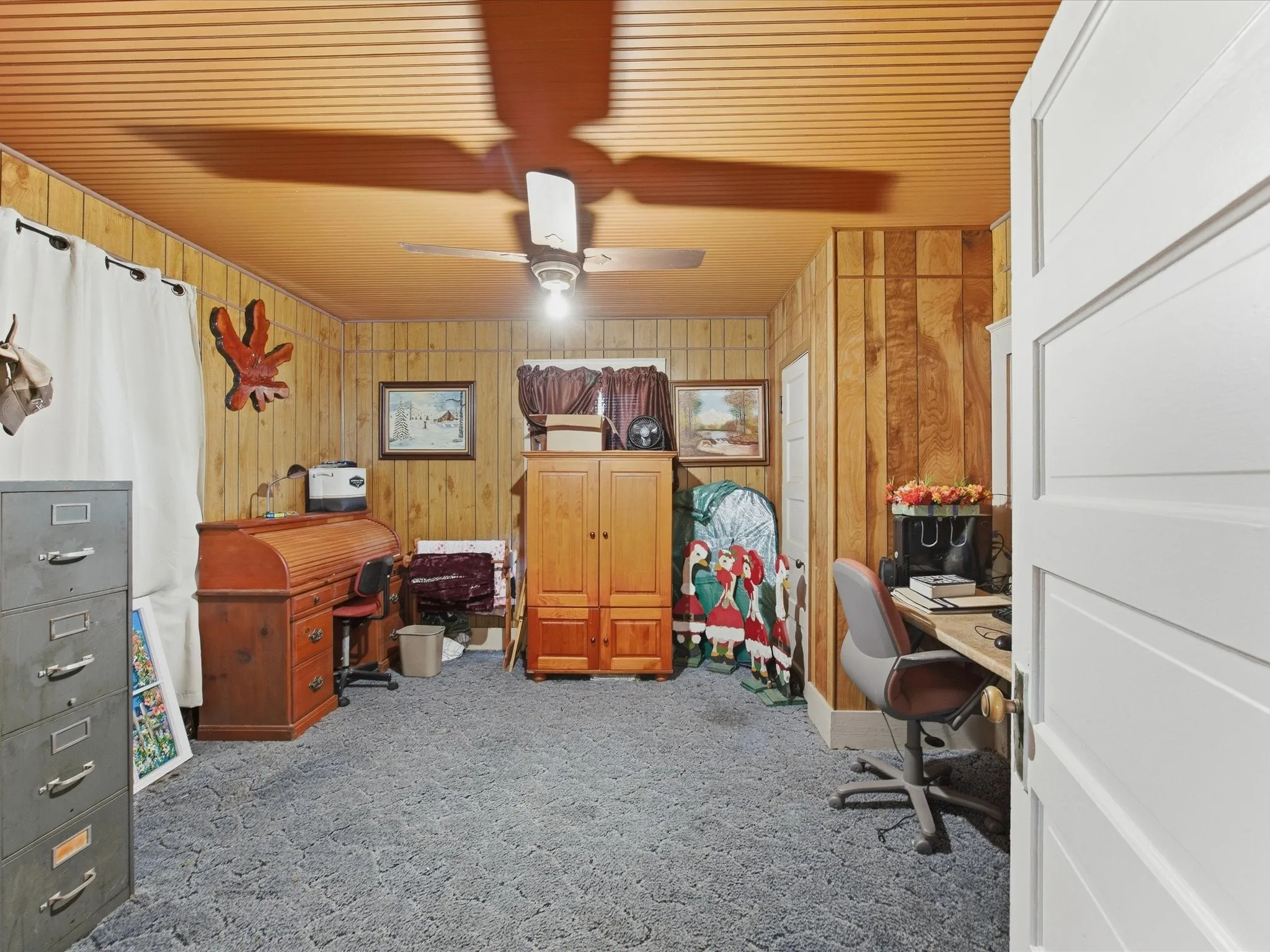 Single Family Residence For Sale in Ellis County , 2414 E Ennis Avenue A, Ennis, Texas 75119, 2 Bedroom, 1 Bathroom, Garage spaces, 1,076 Sqft, built in 1945, mls#21233183, Real Estate Agent in Ennis, Homes For Sale in Ellis county, Homes For Sale in Ennis, Realtor in Ennis Texas, Real Estate Brokerage Independent Realty Texas, Luminita Cordes Realtor