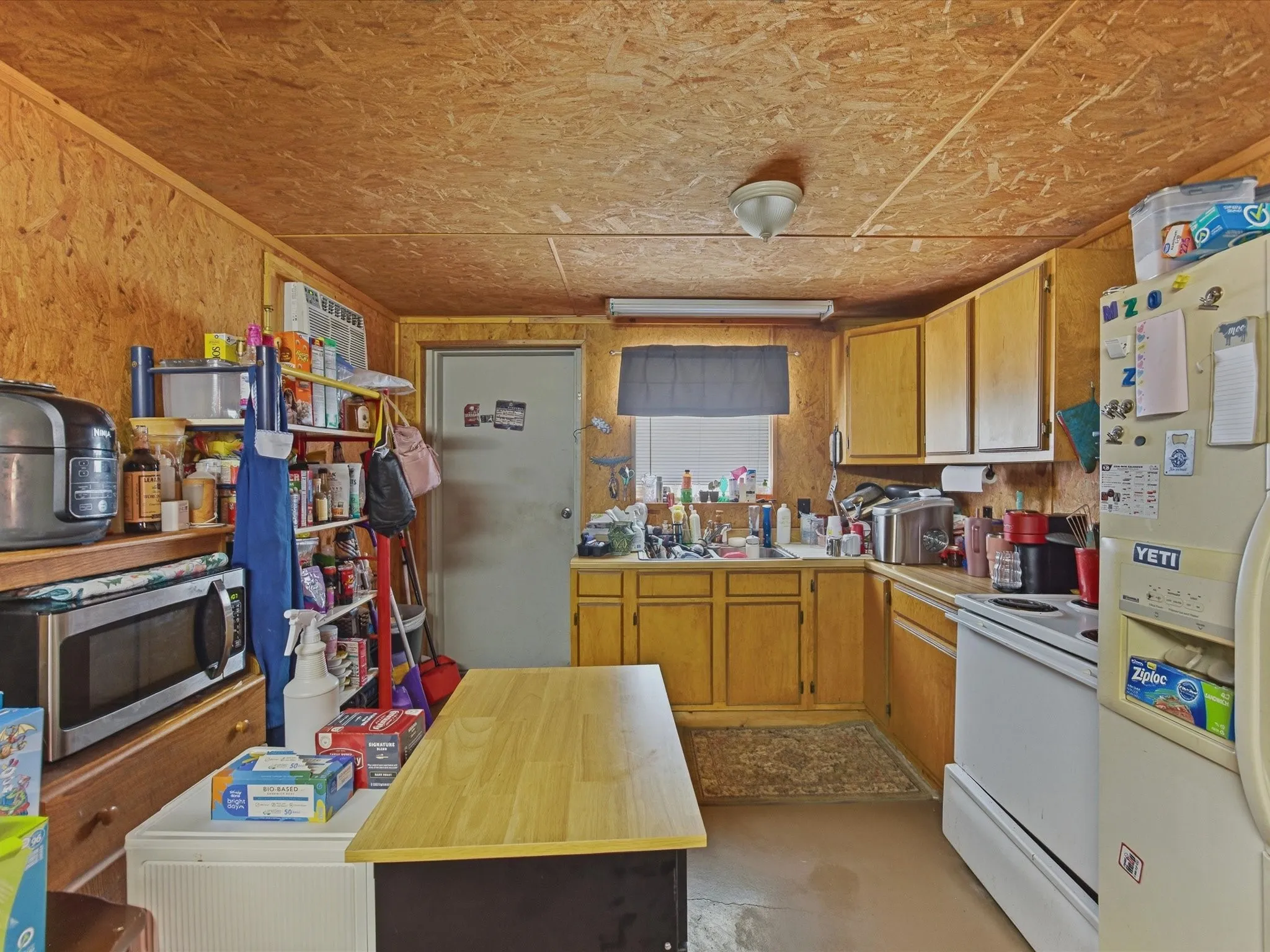Single Family Residence For Sale in Ellis County , 2414 E Ennis Avenue A, Ennis, Texas 75119, 2 Bedroom, 1 Bathroom, Garage spaces, 1,076 Sqft, built in 1945, mls#21233183, Real Estate Agent in Ennis, Homes For Sale in Ellis county, Homes For Sale in Ennis, Realtor in Ennis Texas, Real Estate Brokerage Independent Realty Texas, Luminita Cordes Realtor