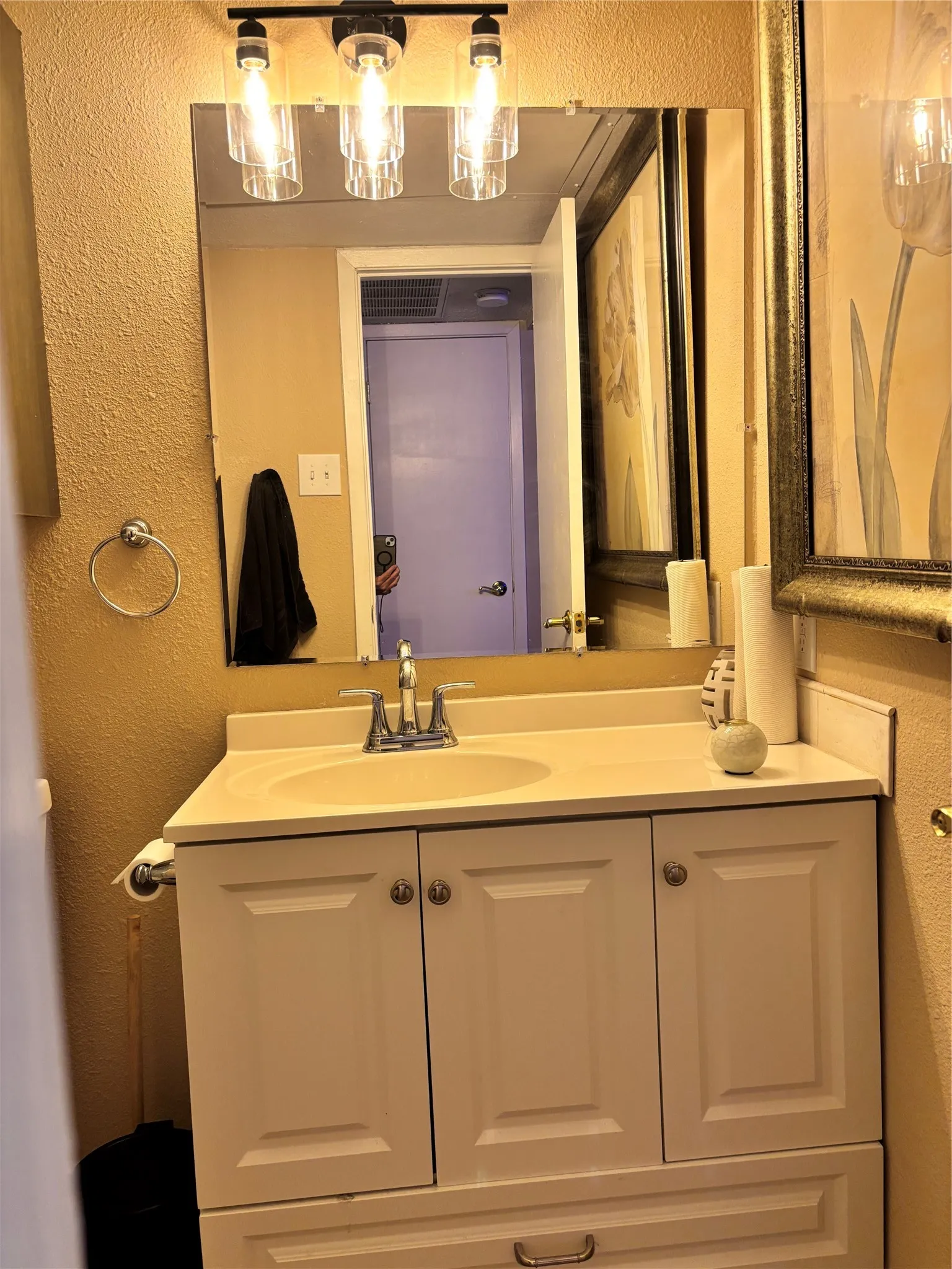 Condominium For Sale in Dallas County , 1603 N Garrett Avenue 100, Dallas, Texas 75206, 1 Bedroom, 1 Bathroom, Garage spaces, 568 Sqft, built in 1982, Preowned, mls#21231546, Real Estate Agent in Dallas, Homes For Sale in Dallas county, Homes For Sale in Dallas, Realtor in Dallas Texas, Real Estate Brokerage Independent Realty Texas, Luminita Cordes Realtor