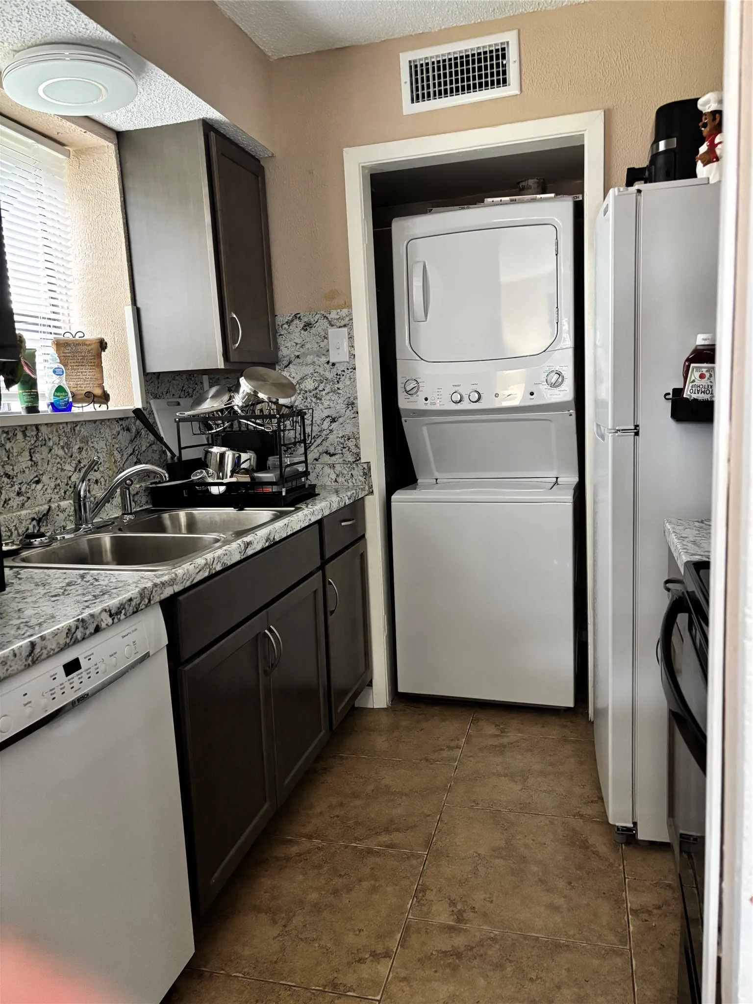 Condominium For Sale in Dallas County , 1603 N Garrett Avenue 100, Dallas, Texas 75206, 1 Bedroom, 1 Bathroom, Garage spaces, 568 Sqft, built in 1982, Preowned, mls#21231546, Real Estate Agent in Dallas, Homes For Sale in Dallas county, Homes For Sale in Dallas, Realtor in Dallas Texas, Real Estate Brokerage Independent Realty Texas, Luminita Cordes Realtor