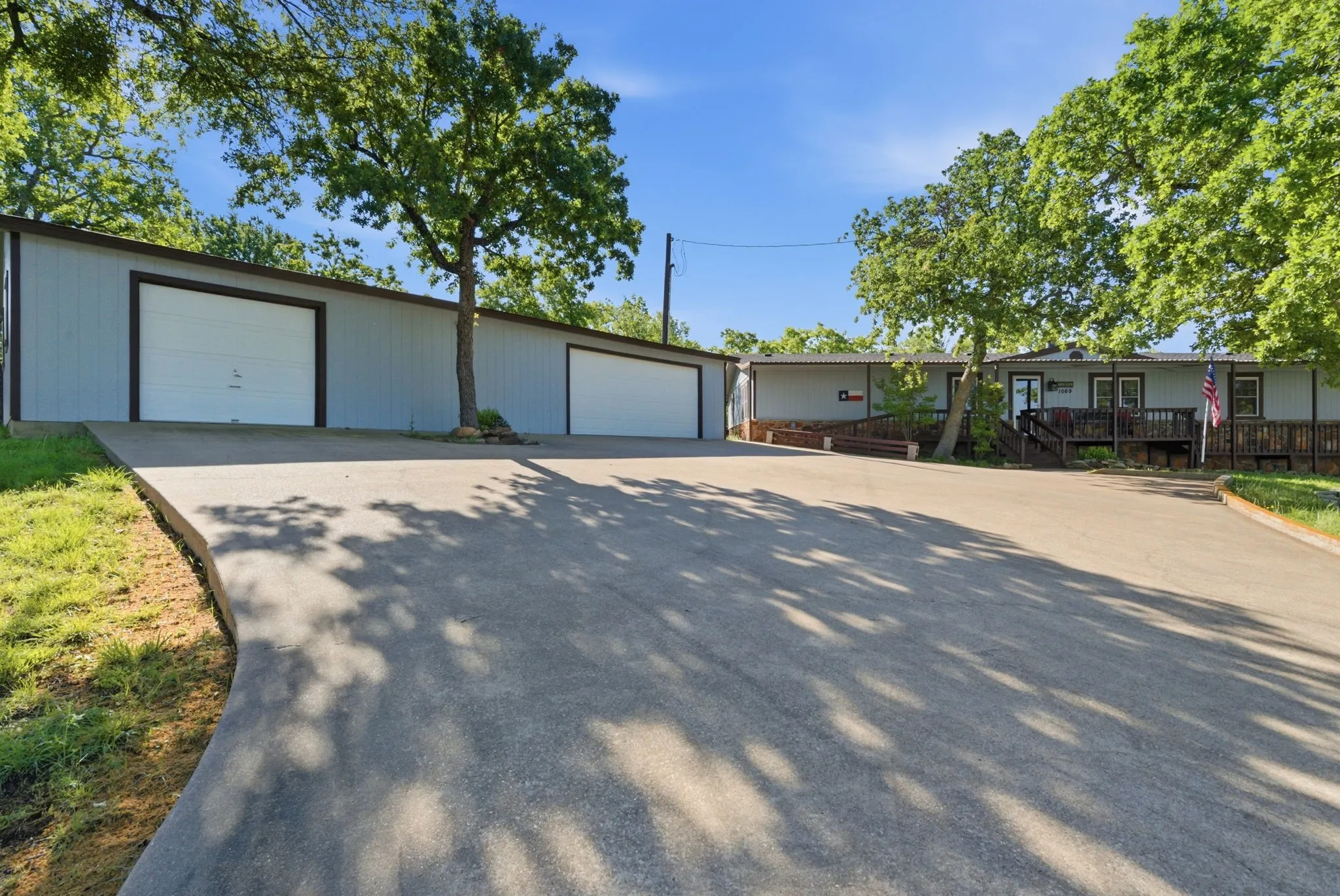 Single Family Residence For Sale in Palo Pinto County , 1069 Kennon Point, Palo Pinto, Texas 76484, 3 Bedroom, 2 Bathroom, 3 Garage spaces, 1,782 Sqft, built in 1999, mls#21233083, Real Estate Agent in Palo Pinto, Homes For Sale in Palo Pinto county, Homes For Sale in Palo Pinto, Realtor in Palo Pinto Texas, Real Estate Brokerage Independent Realty Texas, Luminita Cordes Realtor