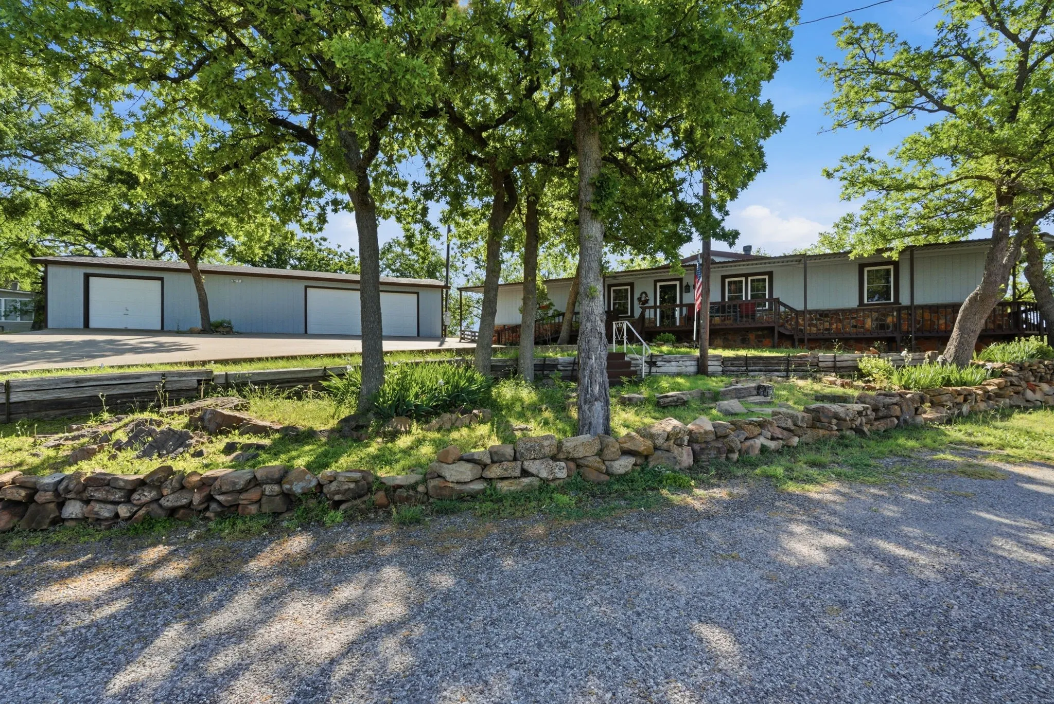 Single Family Residence For Sale in Palo Pinto County , 1069 Kennon Point, Palo Pinto, Texas 76484, 3 Bedroom, 2 Bathroom, 3 Garage spaces, 1,782 Sqft, built in 1999, mls#21233083, Real Estate Agent in Palo Pinto, Homes For Sale in Palo Pinto county, Homes For Sale in Palo Pinto, Realtor in Palo Pinto Texas, Real Estate Brokerage Independent Realty Texas, Luminita Cordes Realtor