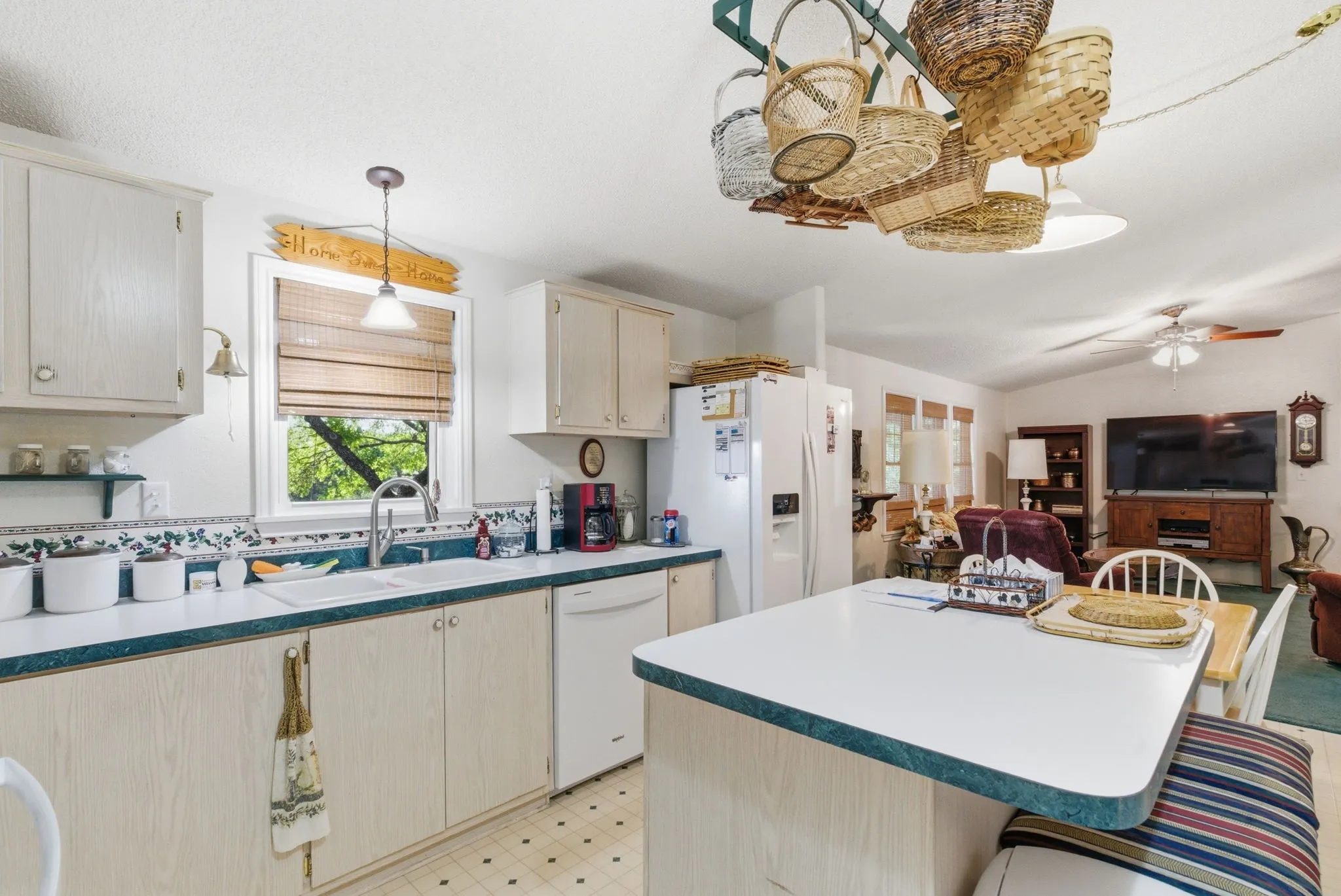 Single Family Residence For Sale in Palo Pinto County , 1069 Kennon Point, Palo Pinto, Texas 76484, 3 Bedroom, 2 Bathroom, 3 Garage spaces, 1,782 Sqft, built in 1999, mls#21233083, Real Estate Agent in Palo Pinto, Homes For Sale in Palo Pinto county, Homes For Sale in Palo Pinto, Realtor in Palo Pinto Texas, Real Estate Brokerage Independent Realty Texas, Luminita Cordes Realtor