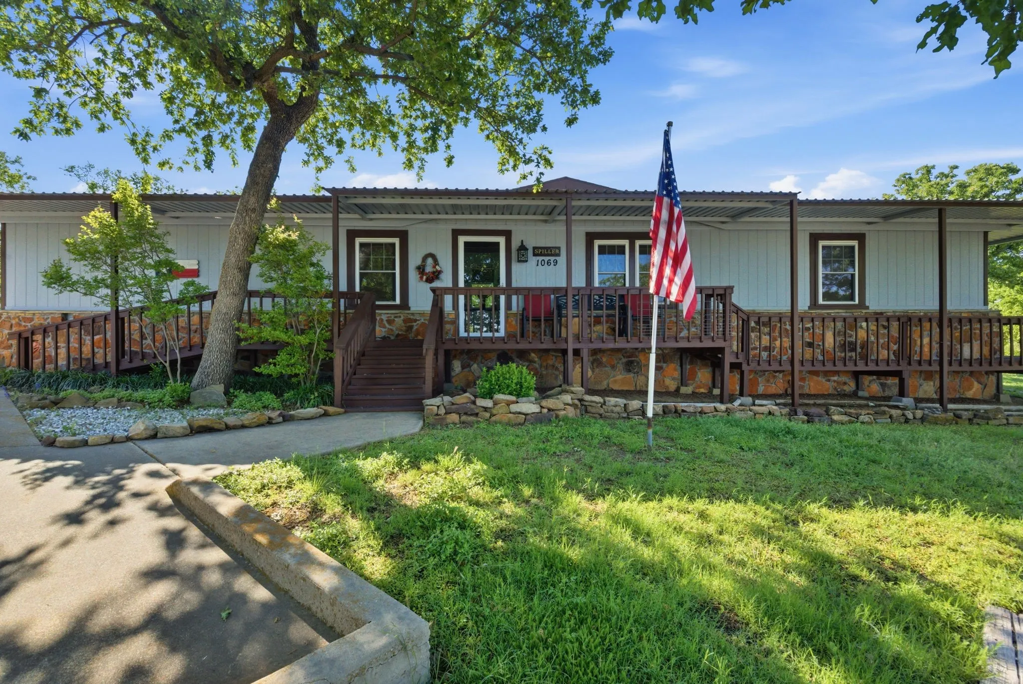 Single Family Residence For Sale in Palo Pinto County , 1069 Kennon Point, Palo Pinto, Texas 76484, 3 Bedroom, 2 Bathroom, 3 Garage spaces, 1,782 Sqft, built in 1999, mls#21233083, Real Estate Agent in Palo Pinto, Homes For Sale in Palo Pinto county, Homes For Sale in Palo Pinto, Realtor in Palo Pinto Texas, Real Estate Brokerage Independent Realty Texas, Luminita Cordes Realtor