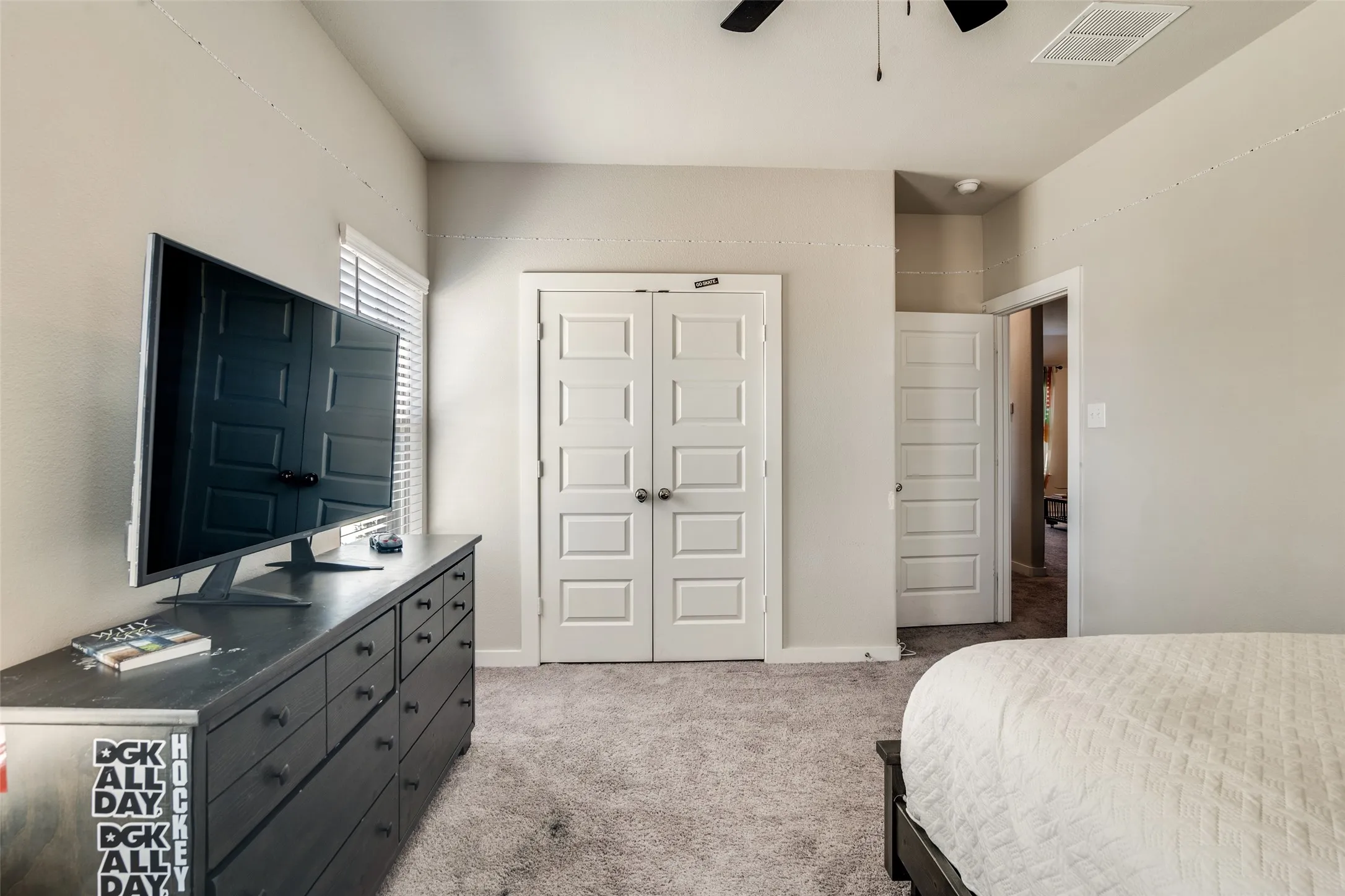Secondary bedroom