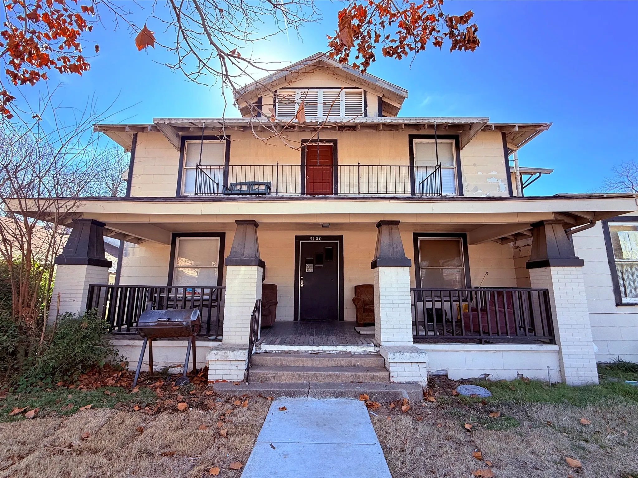 Townhouse For Rent in Tarrant County , 3100 Avenue G 200, Fort Worth, Texas 76105, 2 Bedrooms, 1 Bathroom, Garage spaces, 1,000 Sqft, built in 1922, Preowned, Price $850, mls#21234651, Real Estate Agent in Fort Worth, Homes For Rent in Tarrant county, Homes For Rent in Fort Worth, Realtor in Fort Worth Texas, Real Estate Brokerage Independent Realty Texas, Luminita Cordes Realtor