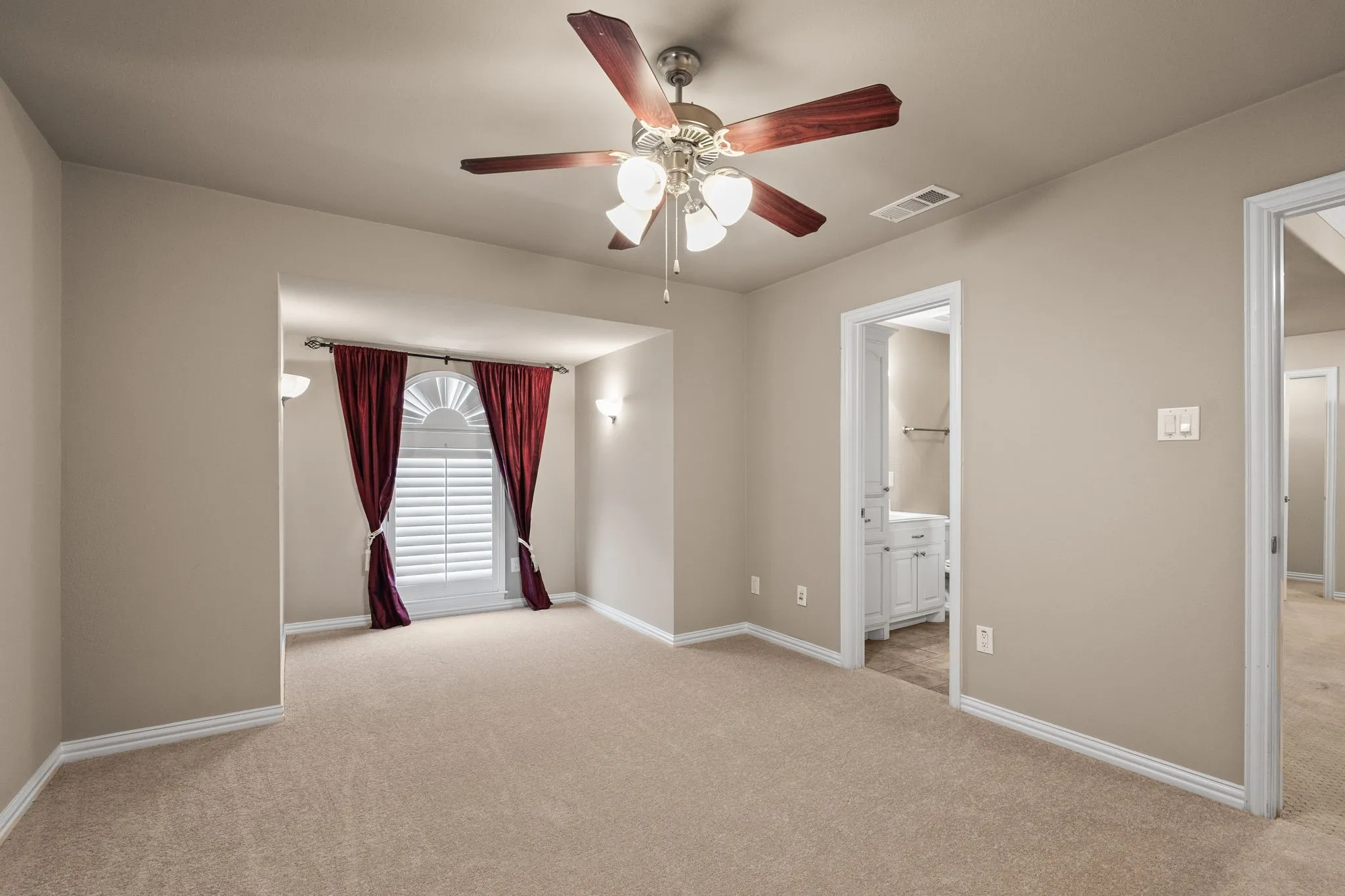 Single Family Residence For Sale in Dallas County , 6 Kilchurn, Garland, Texas 75044, 5 Bedroom, 6 Bathroom, 3 Garage spaces, 5,267 Sqft, built in 2004, Preowned, mls#21233376, Real Estate Agent in Garland, Homes For Sale in Dallas county, Homes For Sale in Garland, Realtor in Garland Texas, Real Estate Brokerage Independent Realty Texas, Luminita Cordes Realtor