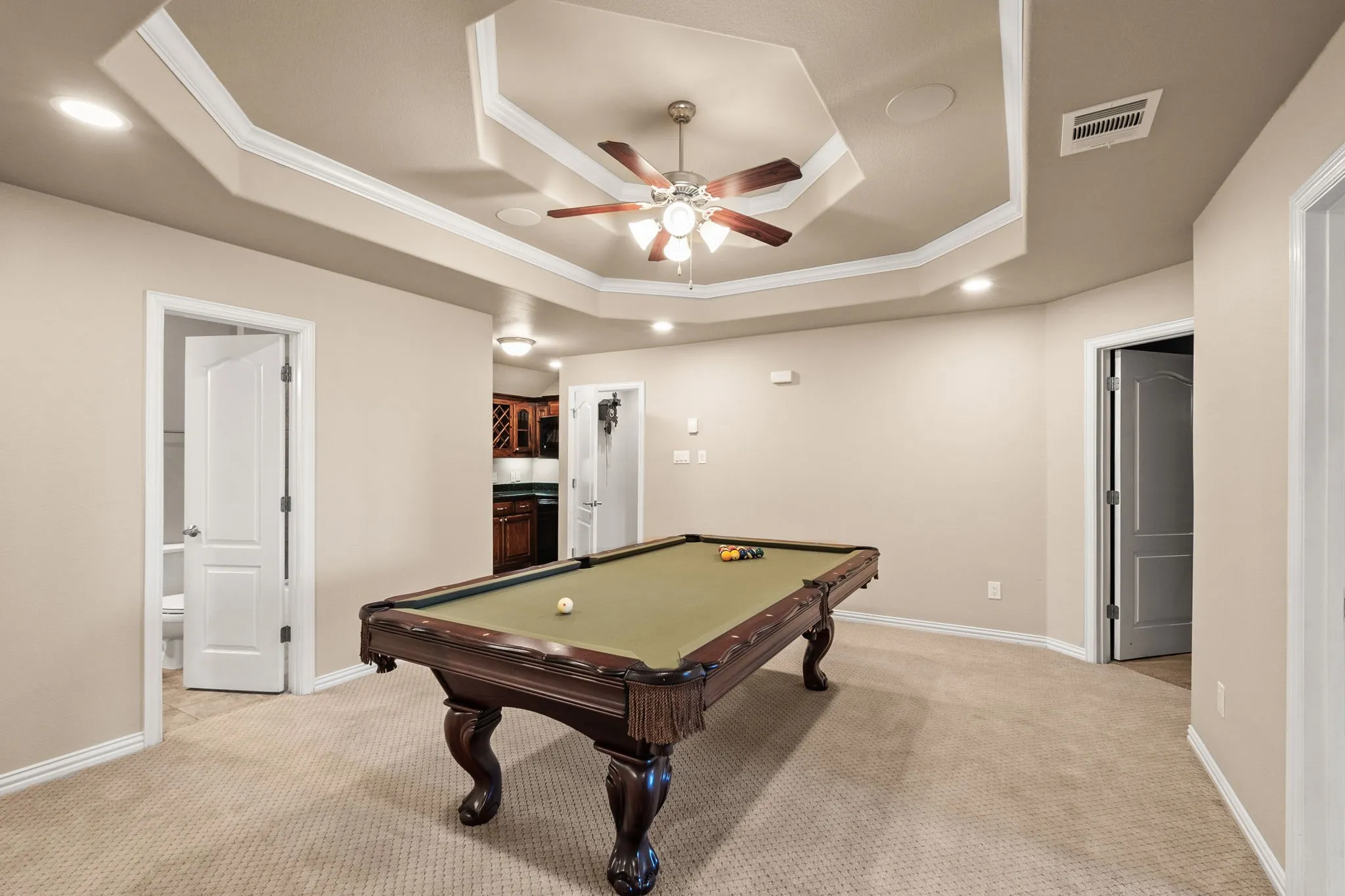 Single Family Residence For Sale in Dallas County , 6 Kilchurn, Garland, Texas 75044, 5 Bedroom, 6 Bathroom, 3 Garage spaces, 5,267 Sqft, built in 2004, Preowned, mls#21233376, Real Estate Agent in Garland, Homes For Sale in Dallas county, Homes For Sale in Garland, Realtor in Garland Texas, Real Estate Brokerage Independent Realty Texas, Luminita Cordes Realtor