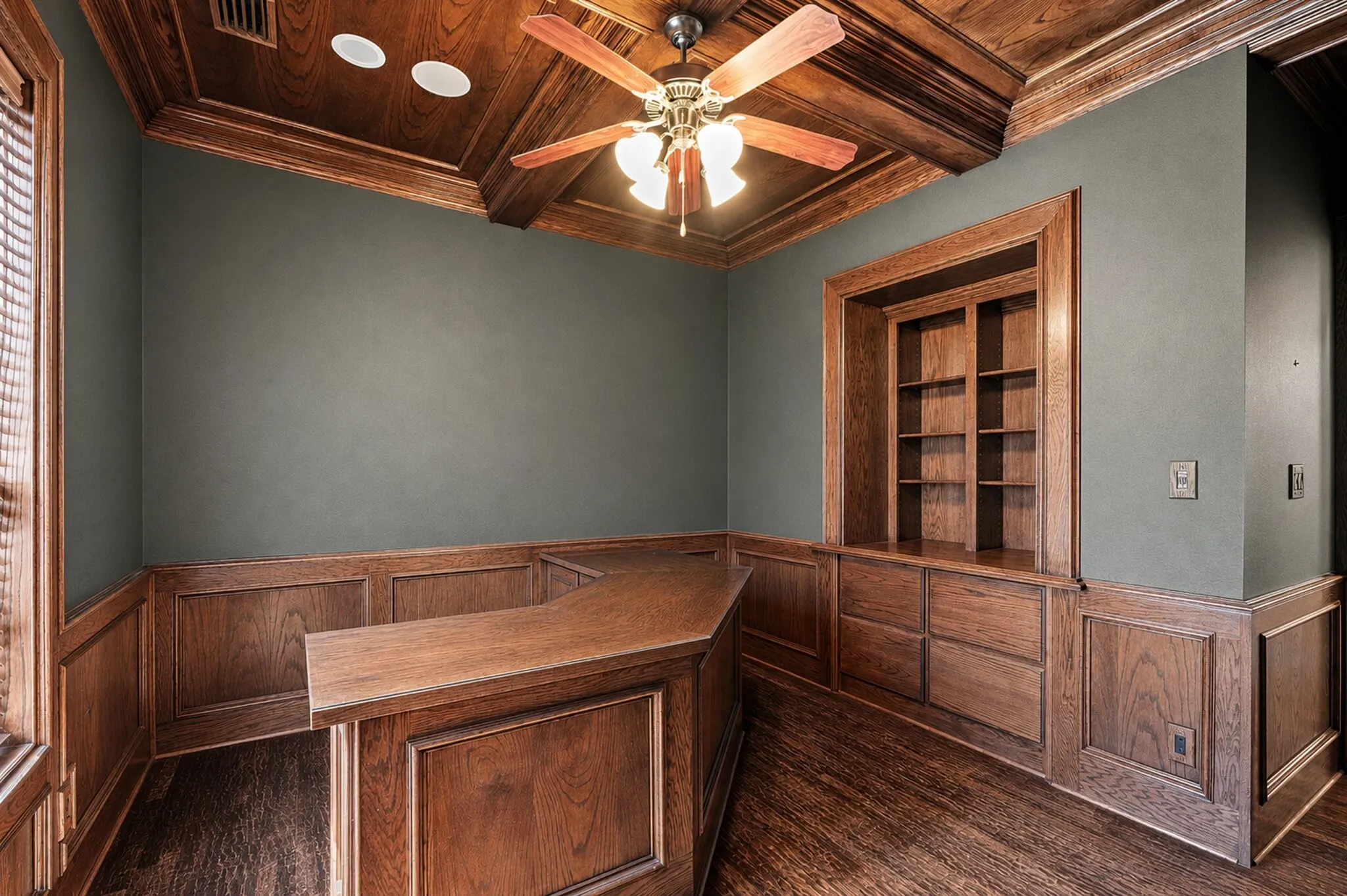 Single Family Residence For Sale in Dallas County , 6 Kilchurn, Garland, Texas 75044, 5 Bedroom, 6 Bathroom, 3 Garage spaces, 5,267 Sqft, built in 2004, Preowned, mls#21233376, Real Estate Agent in Garland, Homes For Sale in Dallas county, Homes For Sale in Garland, Realtor in Garland Texas, Real Estate Brokerage Independent Realty Texas, Luminita Cordes Realtor