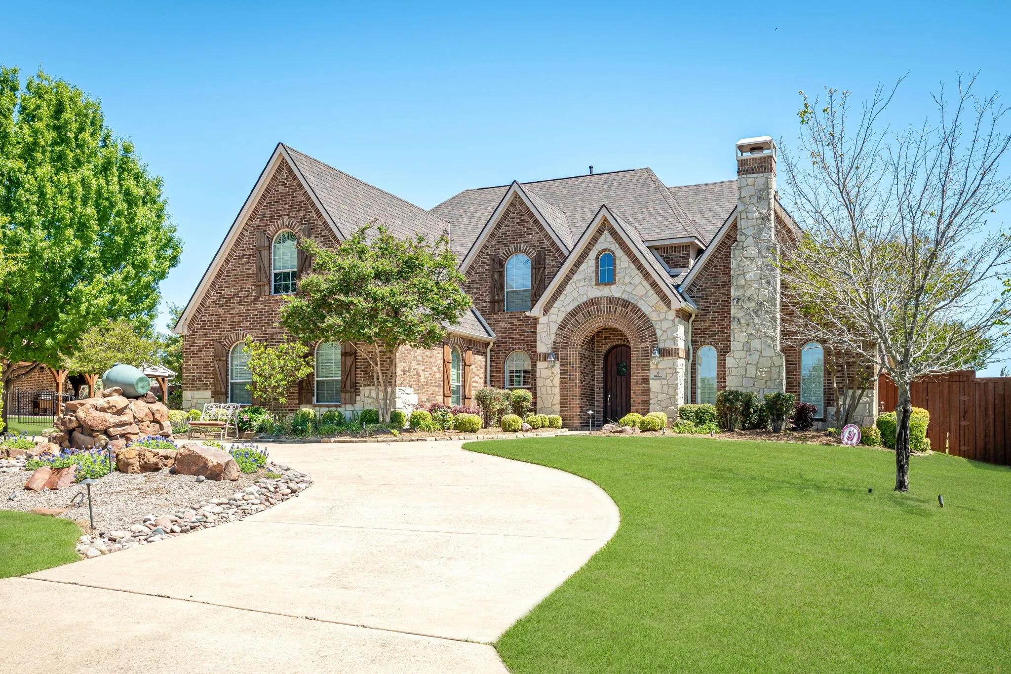 Single Family Residence For Sale in Dallas County , 6 Kilchurn, Garland, Texas 75044, 5 Bedroom, 6 Bathroom, 3 Garage spaces, 5,267 Sqft, built in 2004, Preowned, mls#21233376, Real Estate Agent in Garland, Homes For Sale in Dallas county, Homes For Sale in Garland, Realtor in Garland Texas, Real Estate Brokerage Independent Realty Texas, Luminita Cordes Realtor