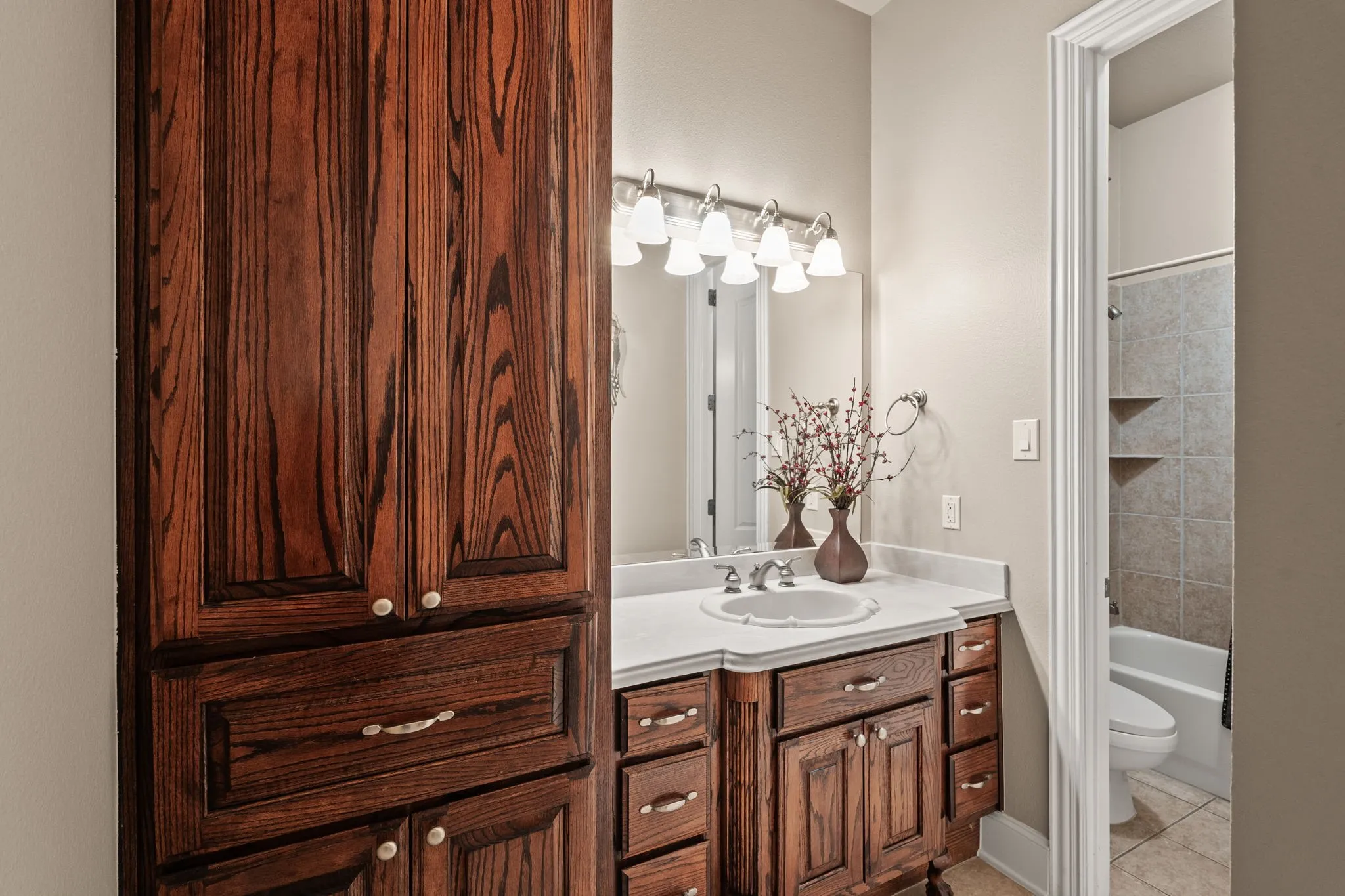 Single Family Residence For Sale in Dallas County , 6 Kilchurn, Garland, Texas 75044, 5 Bedroom, 6 Bathroom, 3 Garage spaces, 5,267 Sqft, built in 2004, Preowned, mls#21233376, Real Estate Agent in Garland, Homes For Sale in Dallas county, Homes For Sale in Garland, Realtor in Garland Texas, Real Estate Brokerage Independent Realty Texas, Luminita Cordes Realtor